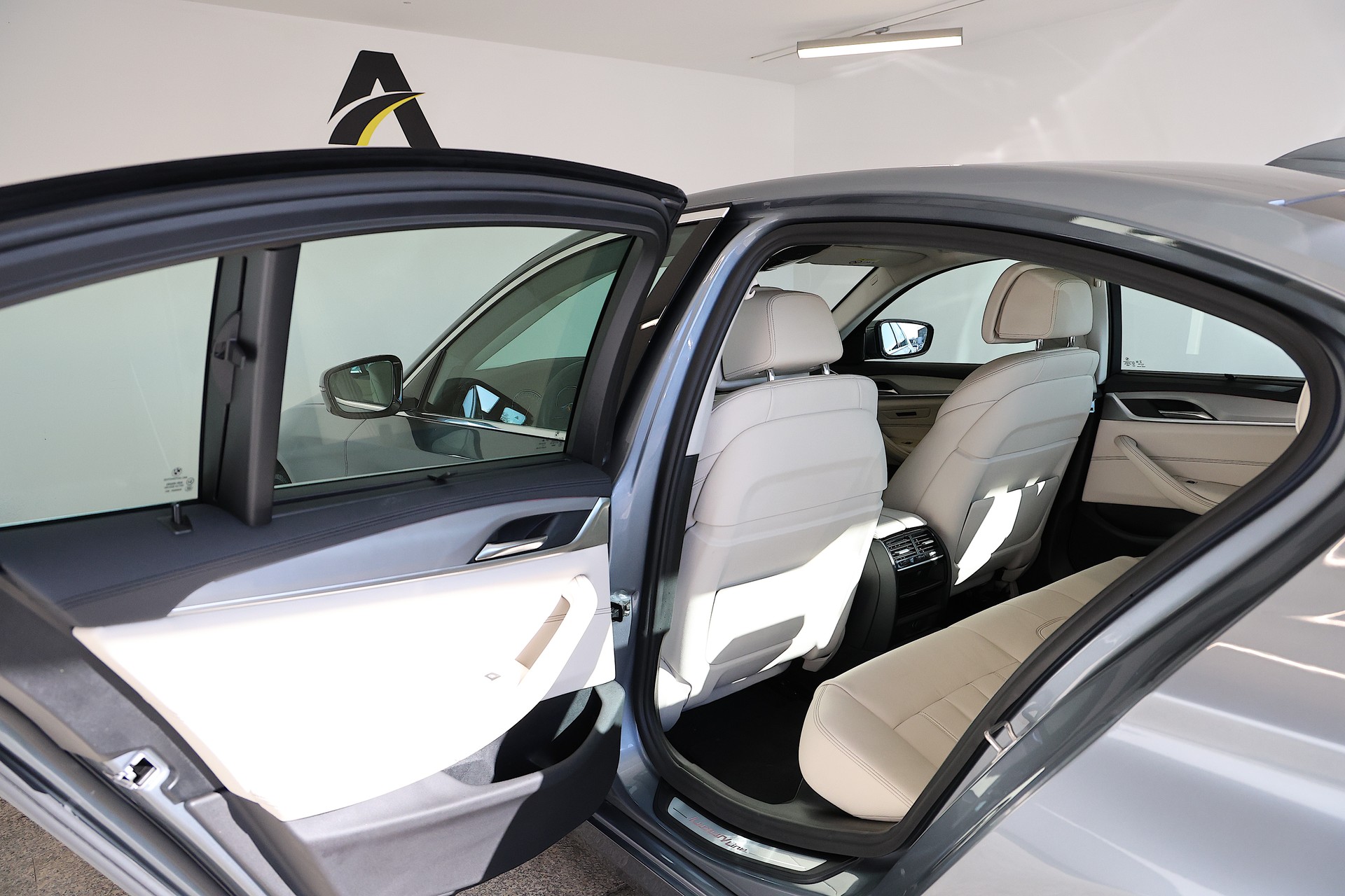 BMW 530d Luxury Line *Traumausstattung* Steptronic-image-14