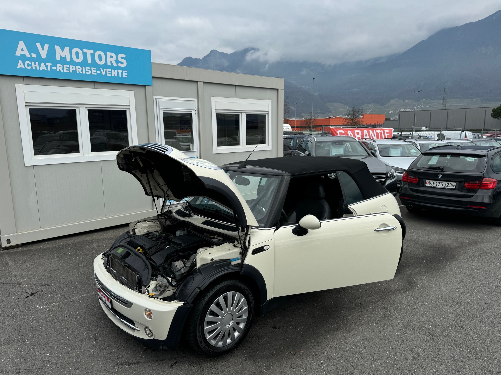 MINI Cooper Cabriolet-image-11
