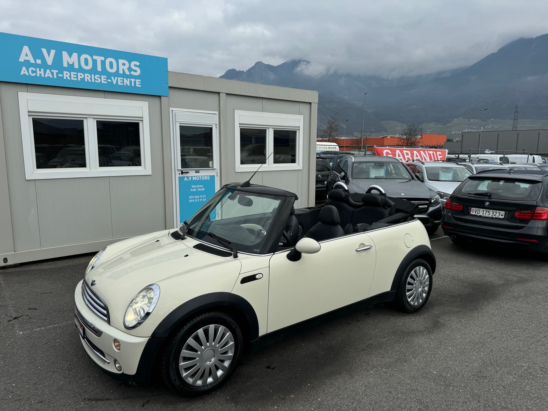MINI Cooper Cabriolet-image-13