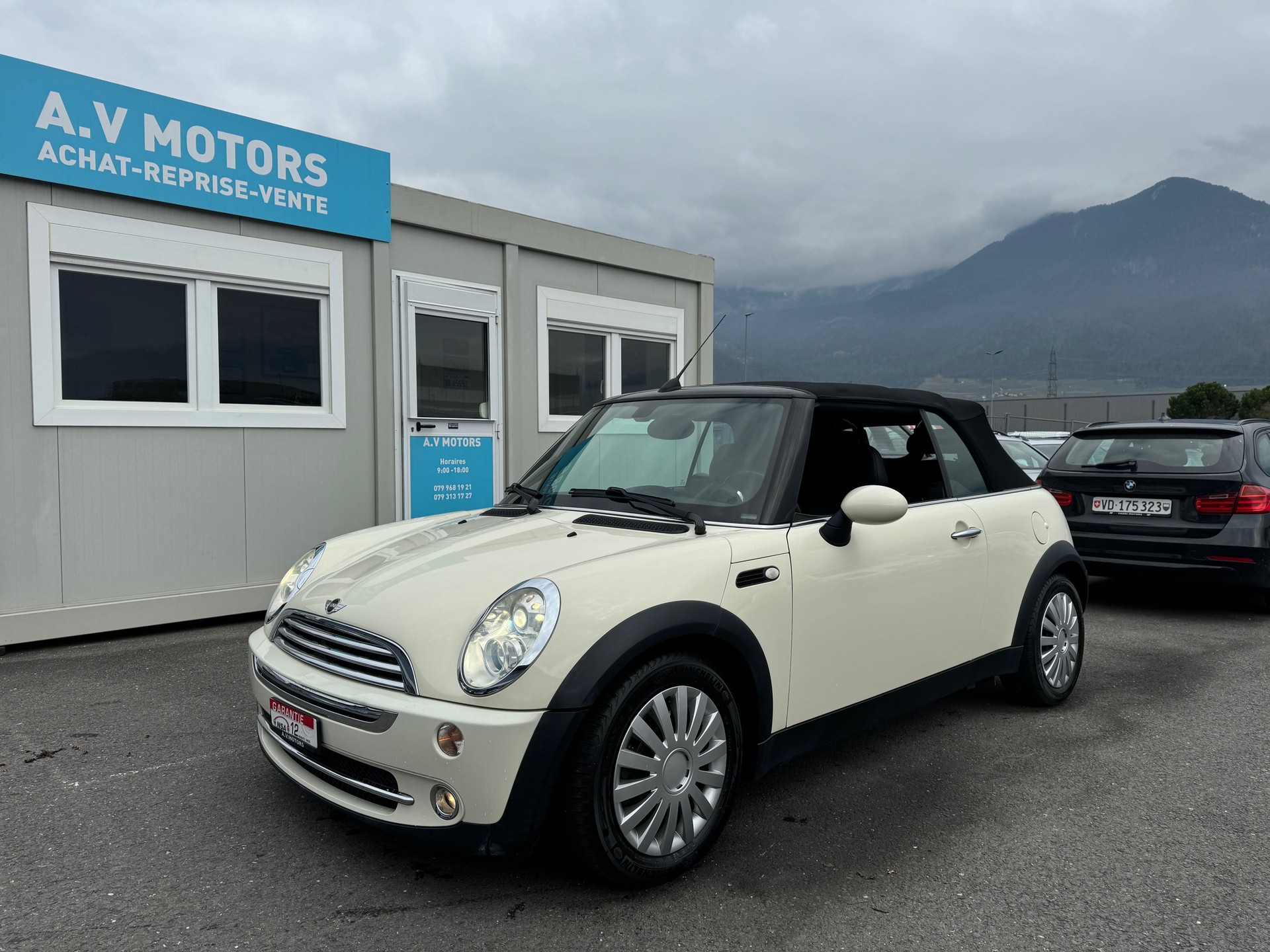 MINI Cooper Cabriolet-image-0