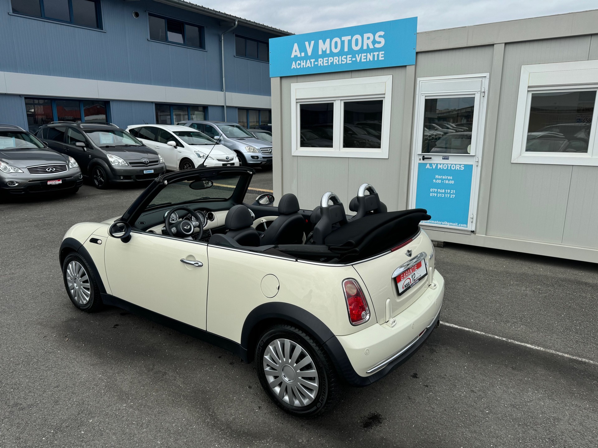 MINI Cooper Cabriolet-image-14
