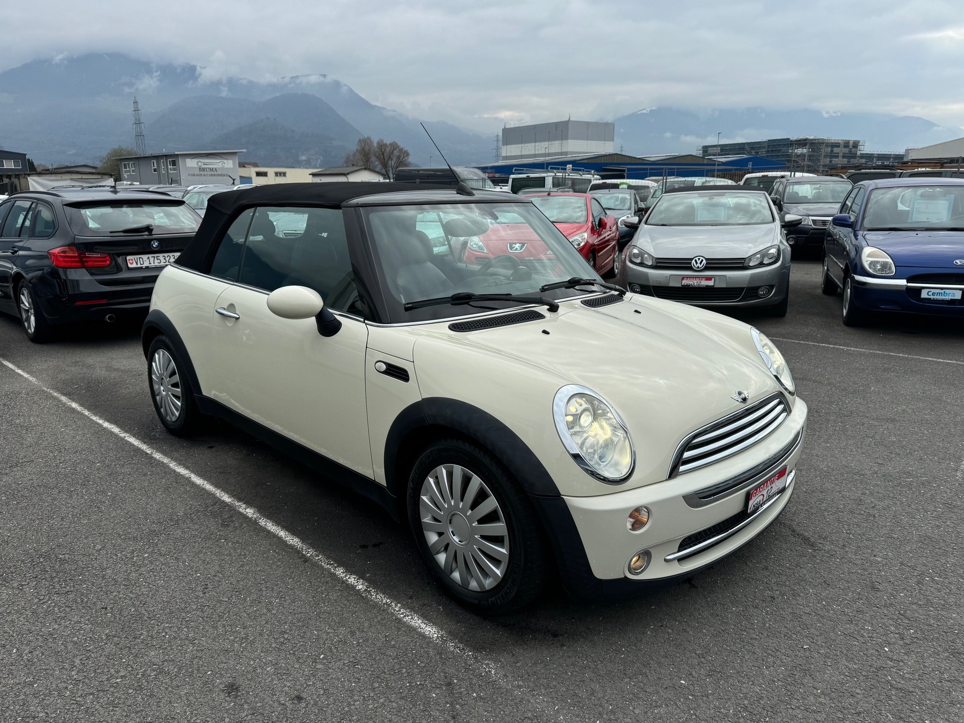 MINI Cooper Cabriolet-image-1