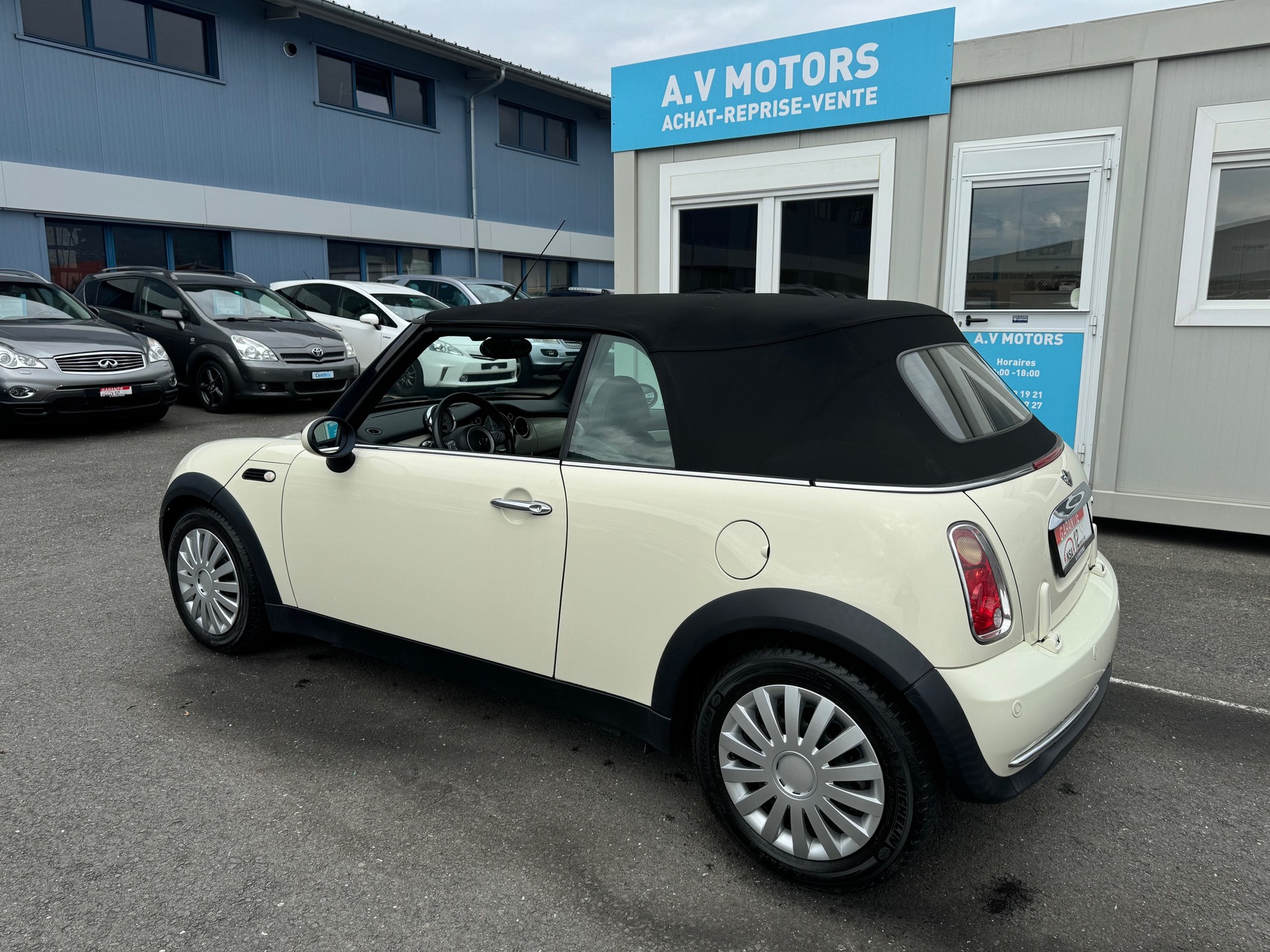 MINI Cooper Cabriolet-image-3