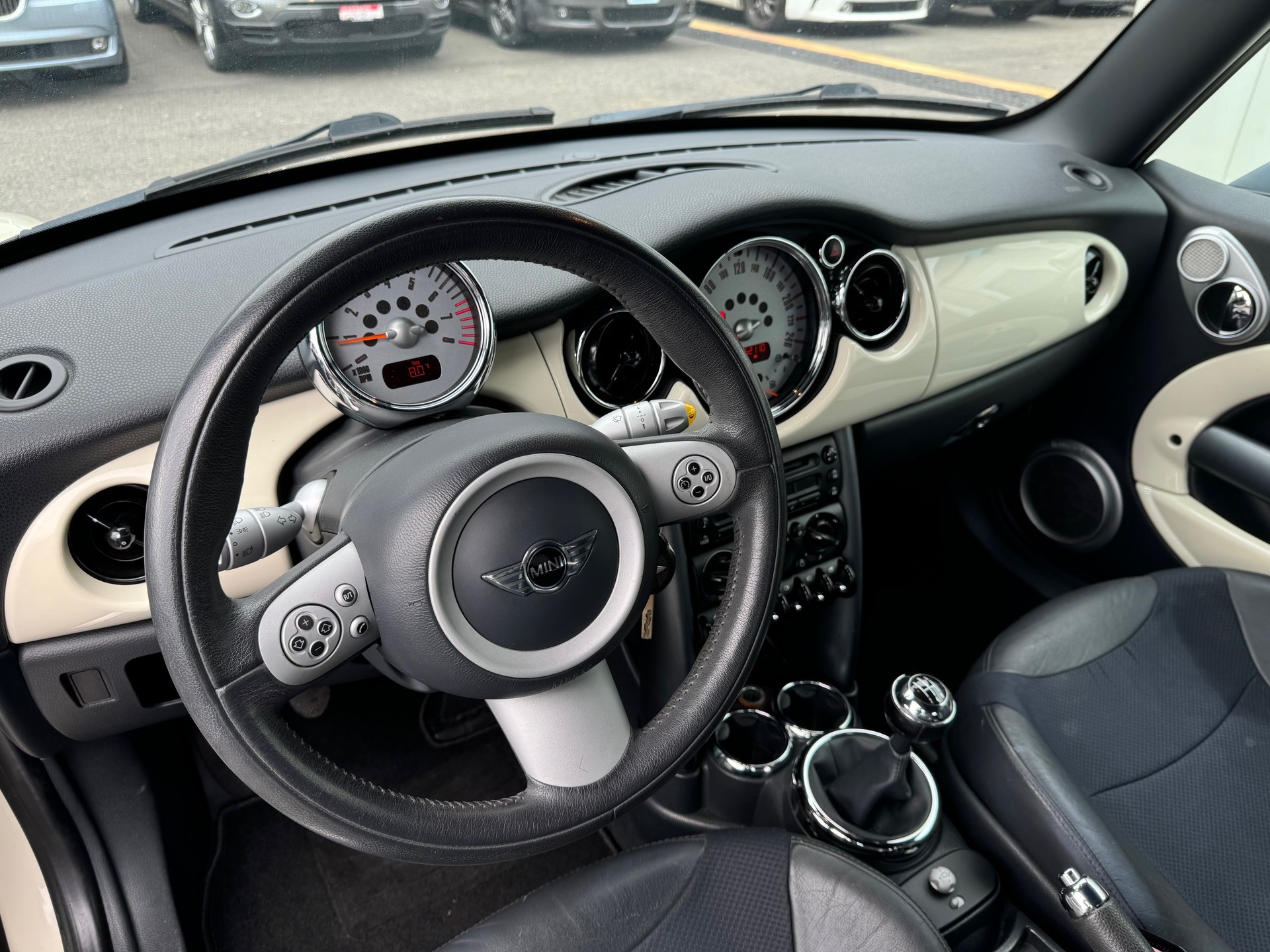 MINI Cooper Cabriolet-image-8