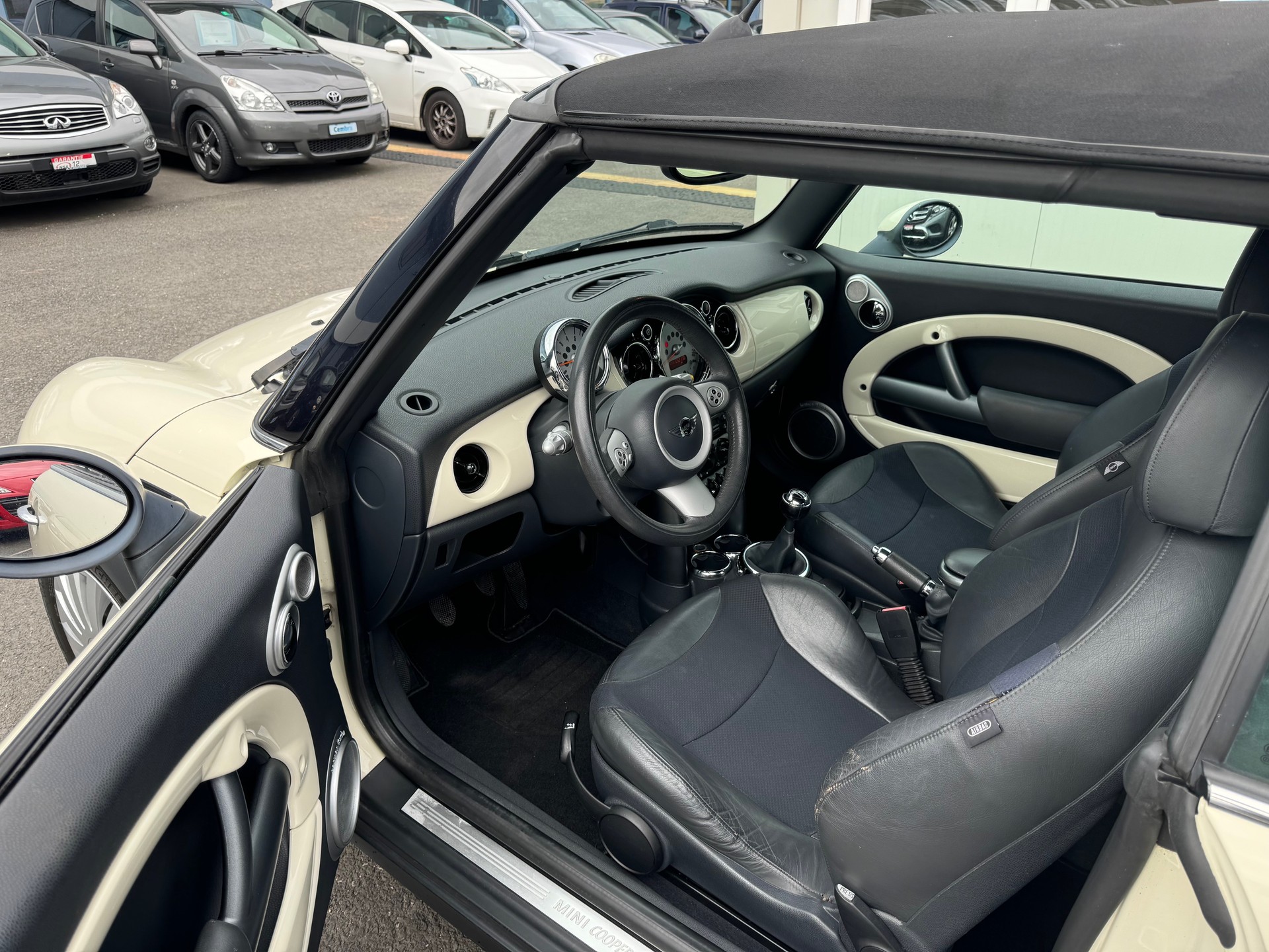 MINI Cooper Cabriolet-image-7