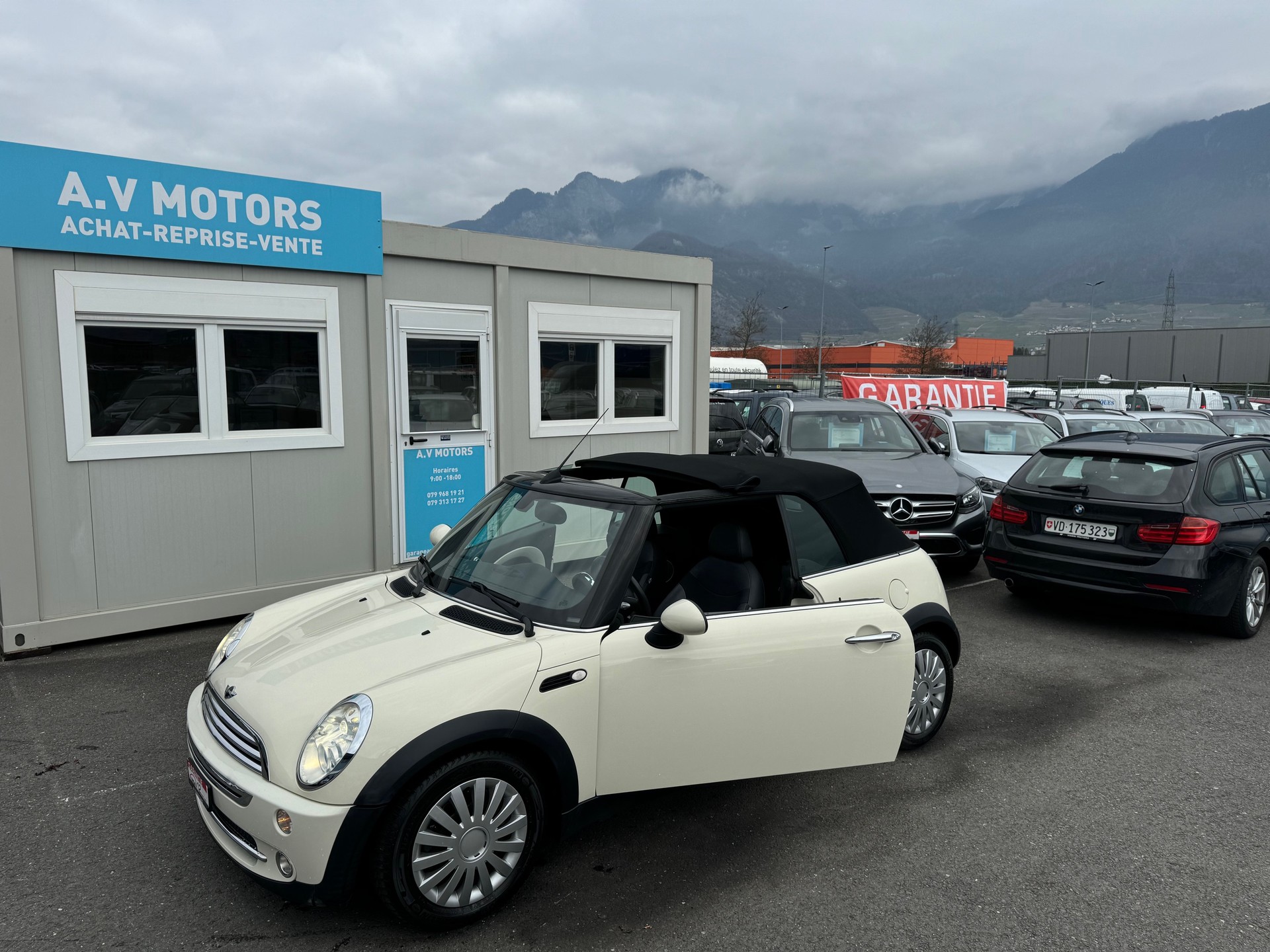 MINI Cooper Cabriolet-image-12