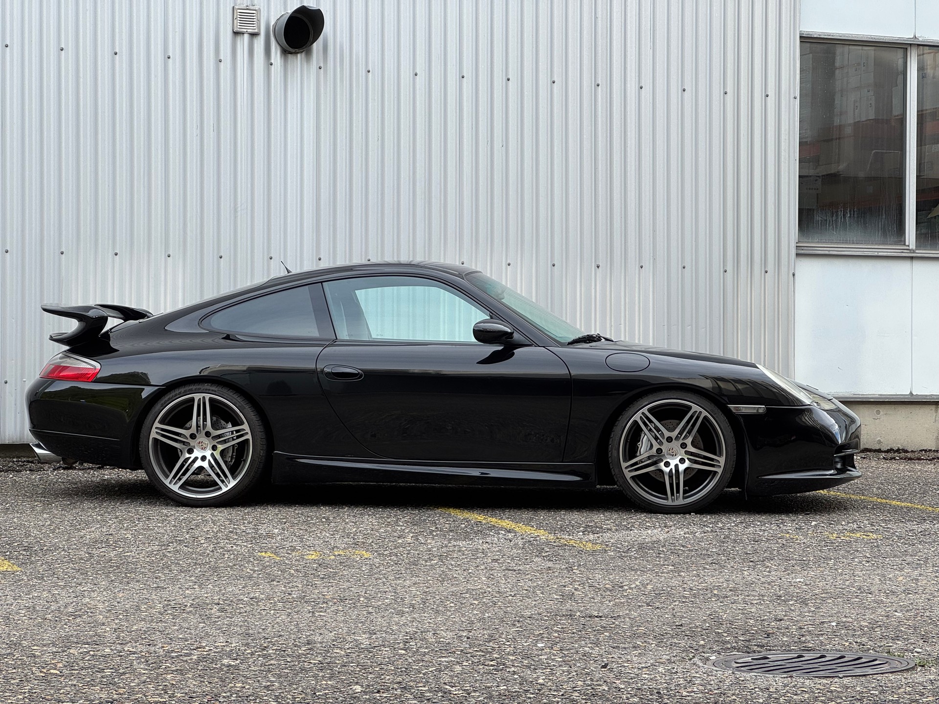 PORSCHE 911 Carrera 4-image-2