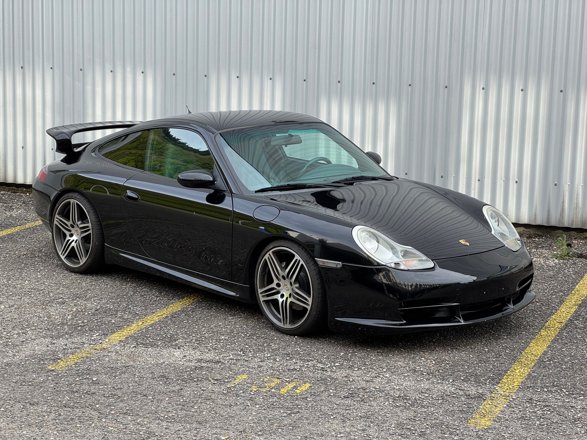 PORSCHE 911 Carrera 4-image-0