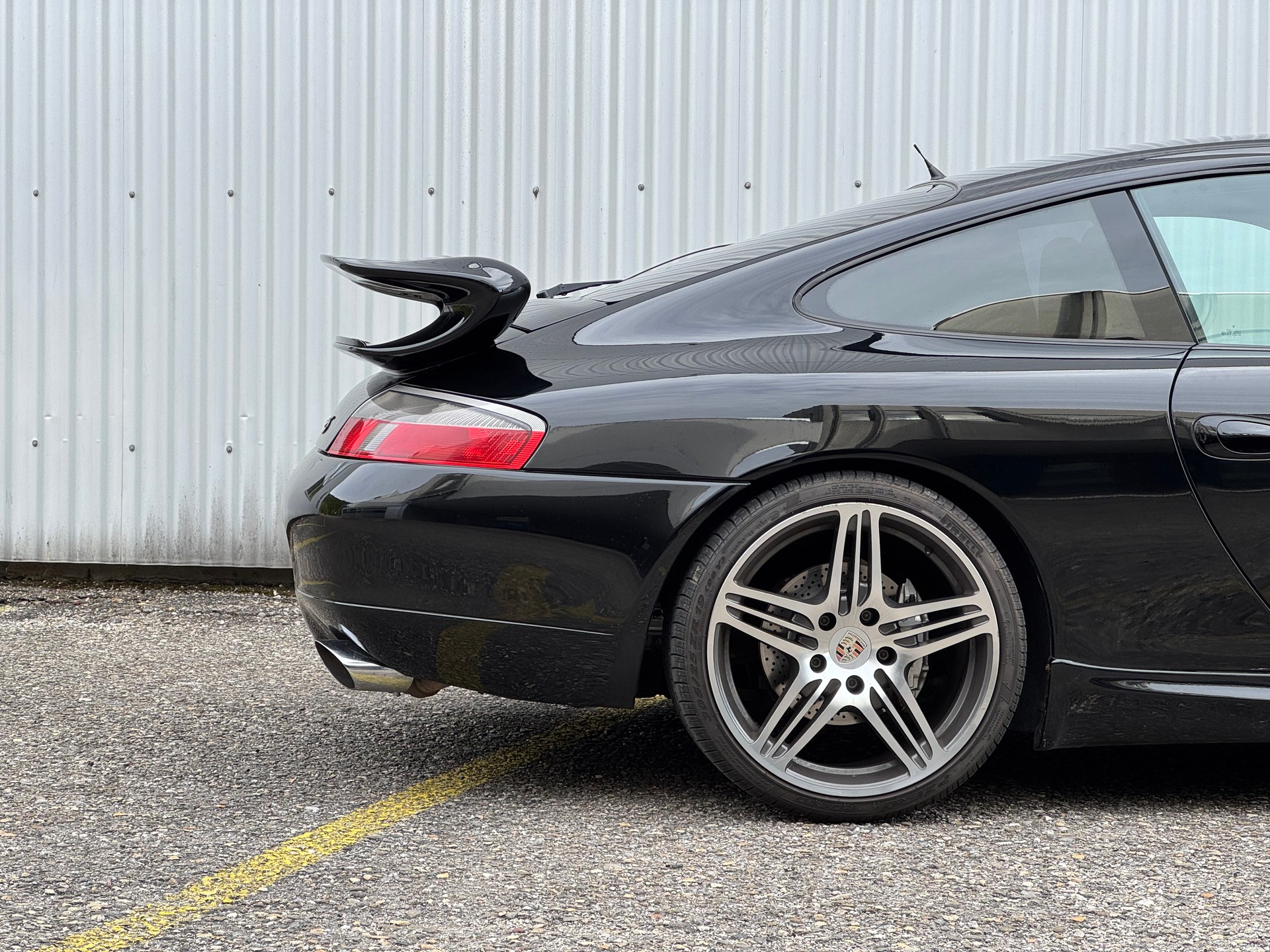 PORSCHE 911 Carrera 4-image-6