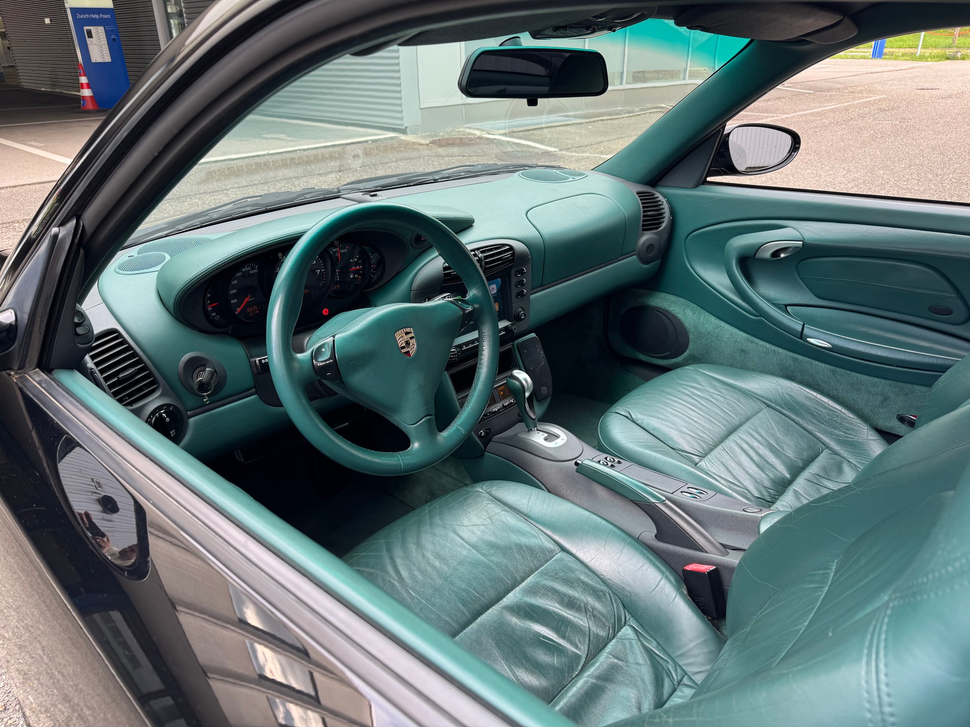 PORSCHE 911 Carrera 4-image-20