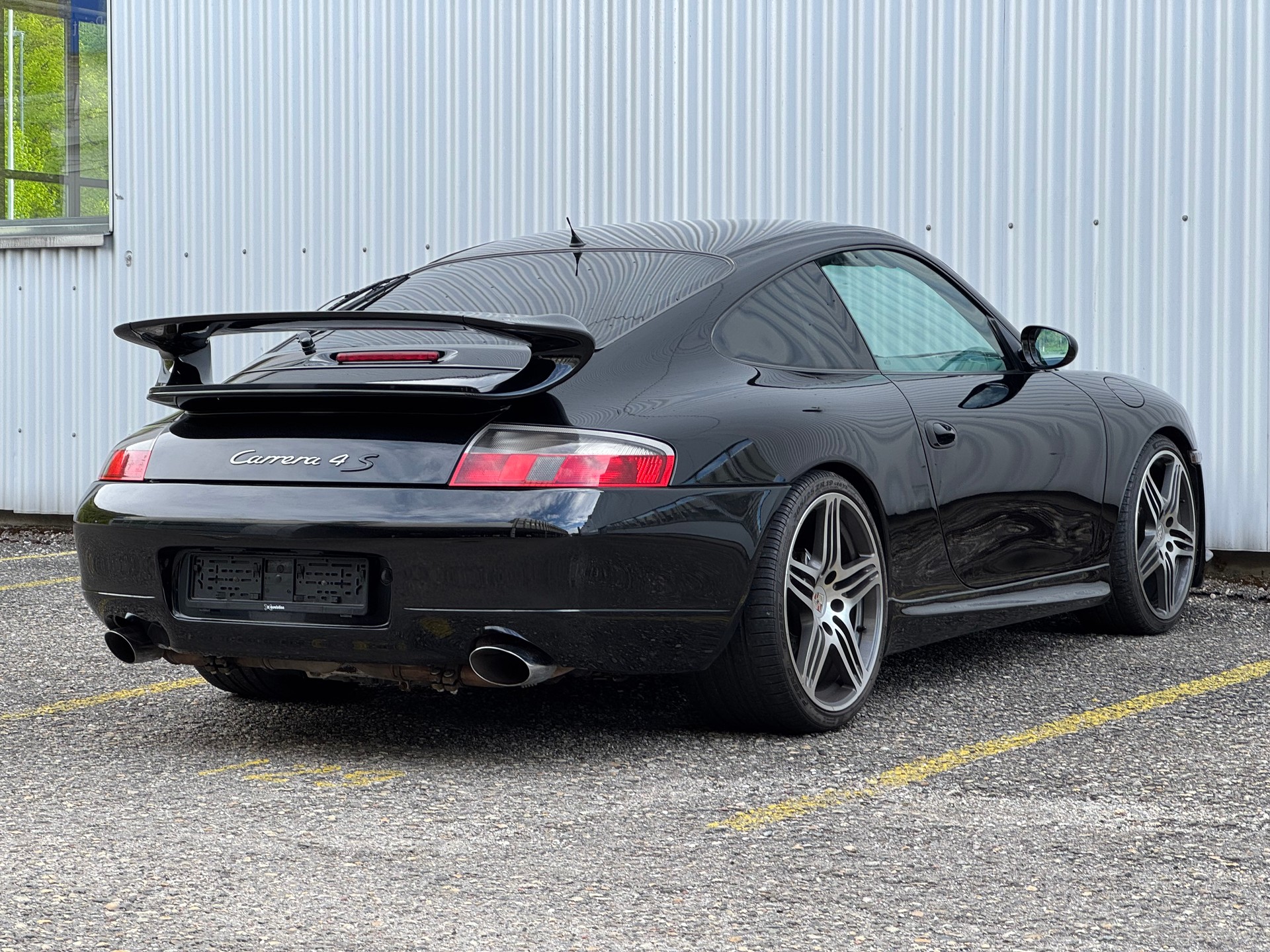 PORSCHE 911 Carrera 4-image-4