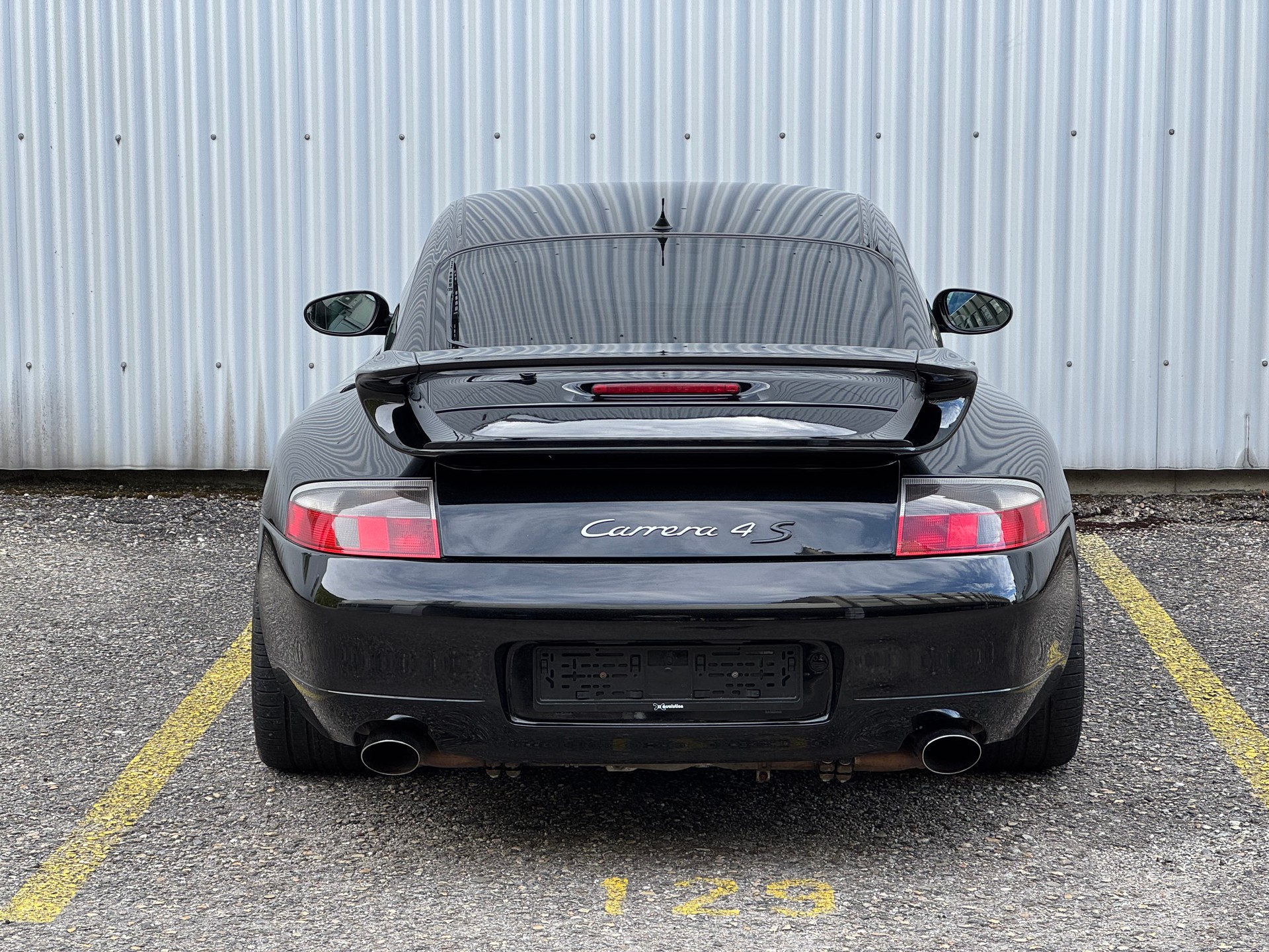 PORSCHE 911 Carrera 4-image-1
