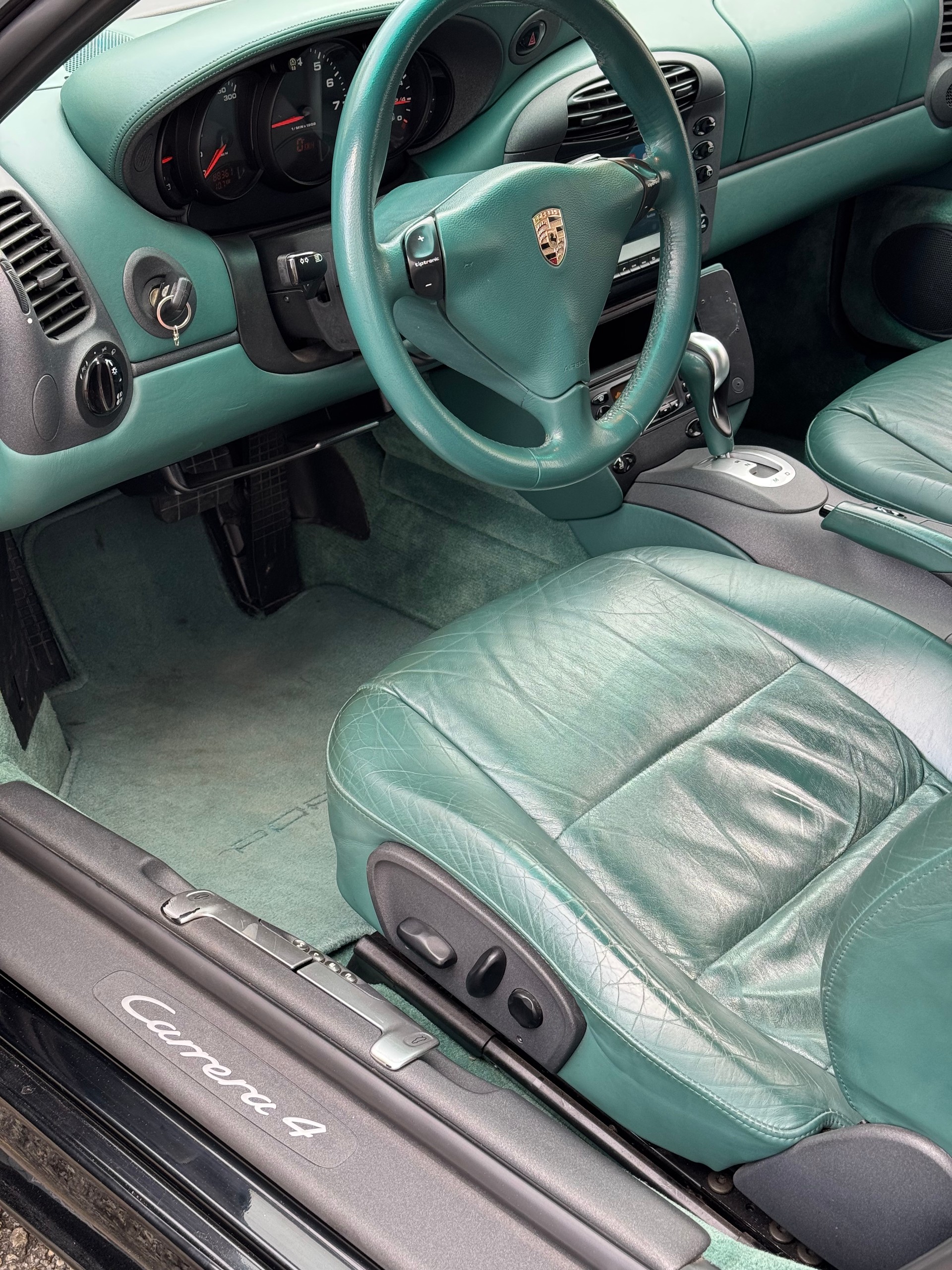 PORSCHE 911 Carrera 4-image-16