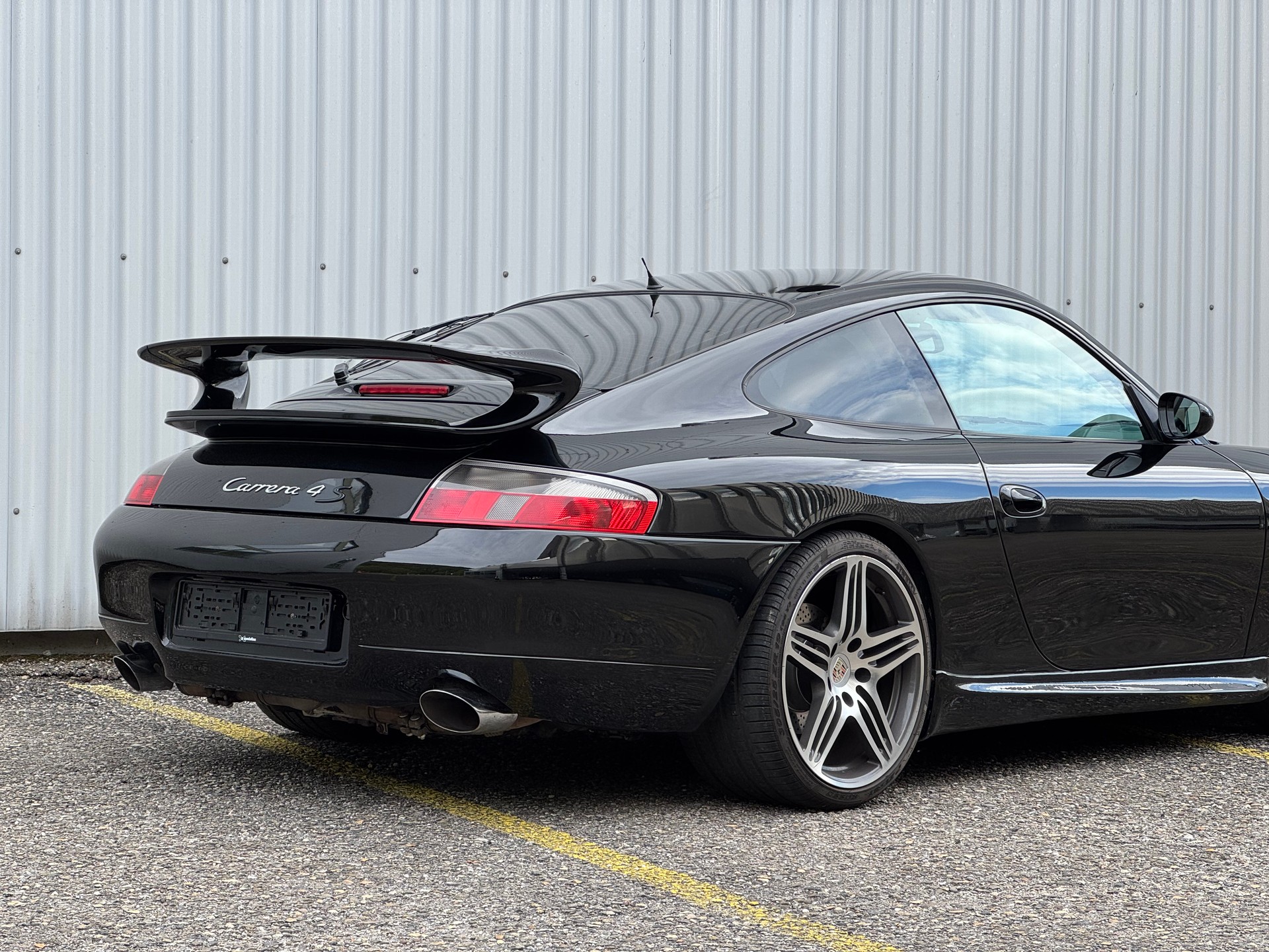PORSCHE 911 Carrera 4-image-23