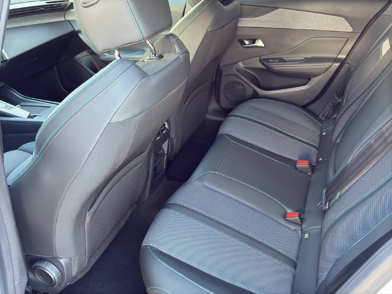 PEUGEOT 308 SW 1.2 Hybrid Style-image-7