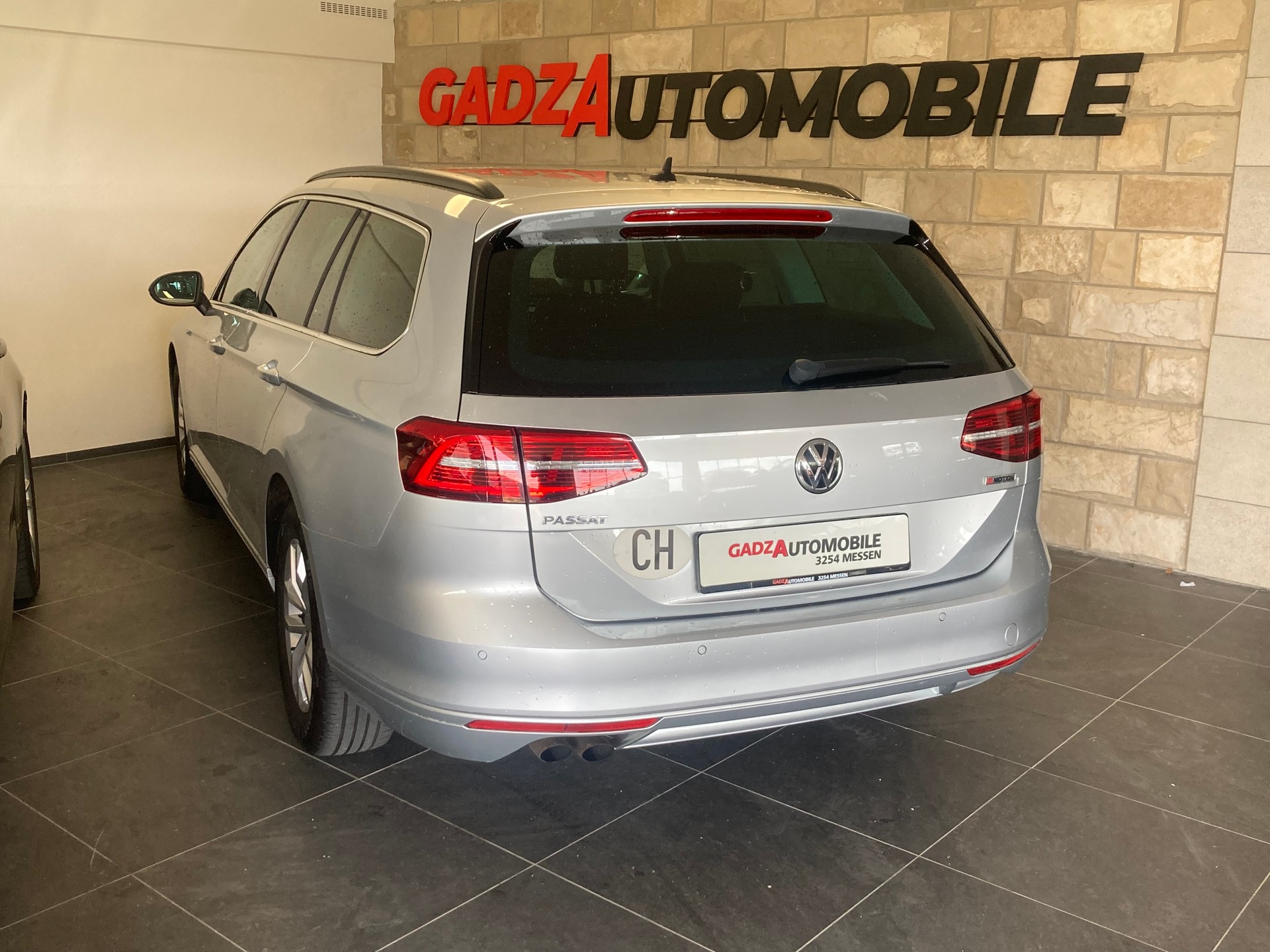 VW Passat Variant 2.0 TDI BMT Family DSG 4Motion-image-2
