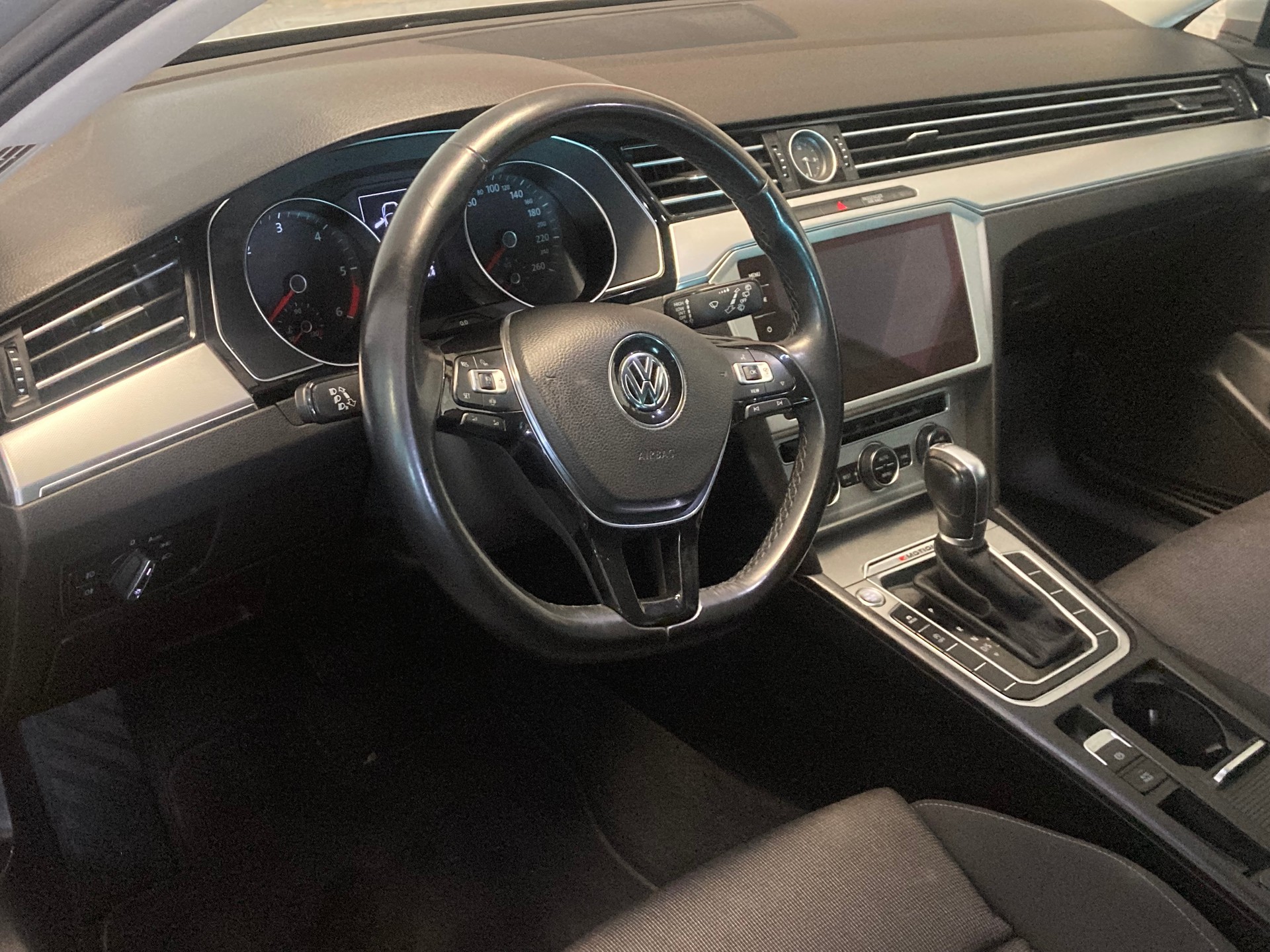 VW Passat Variant 2.0 TDI BMT Family DSG 4Motion-image-4