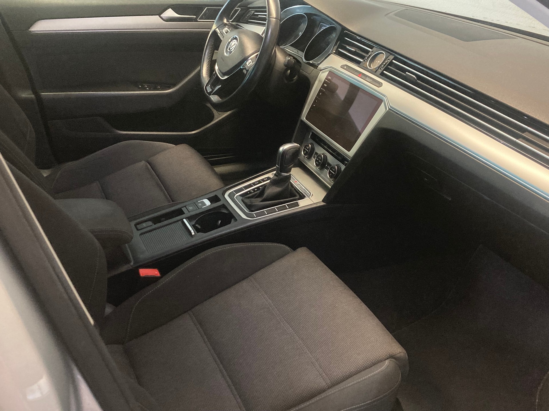 VW Passat Variant 2.0 TDI BMT Family DSG 4Motion-image-5