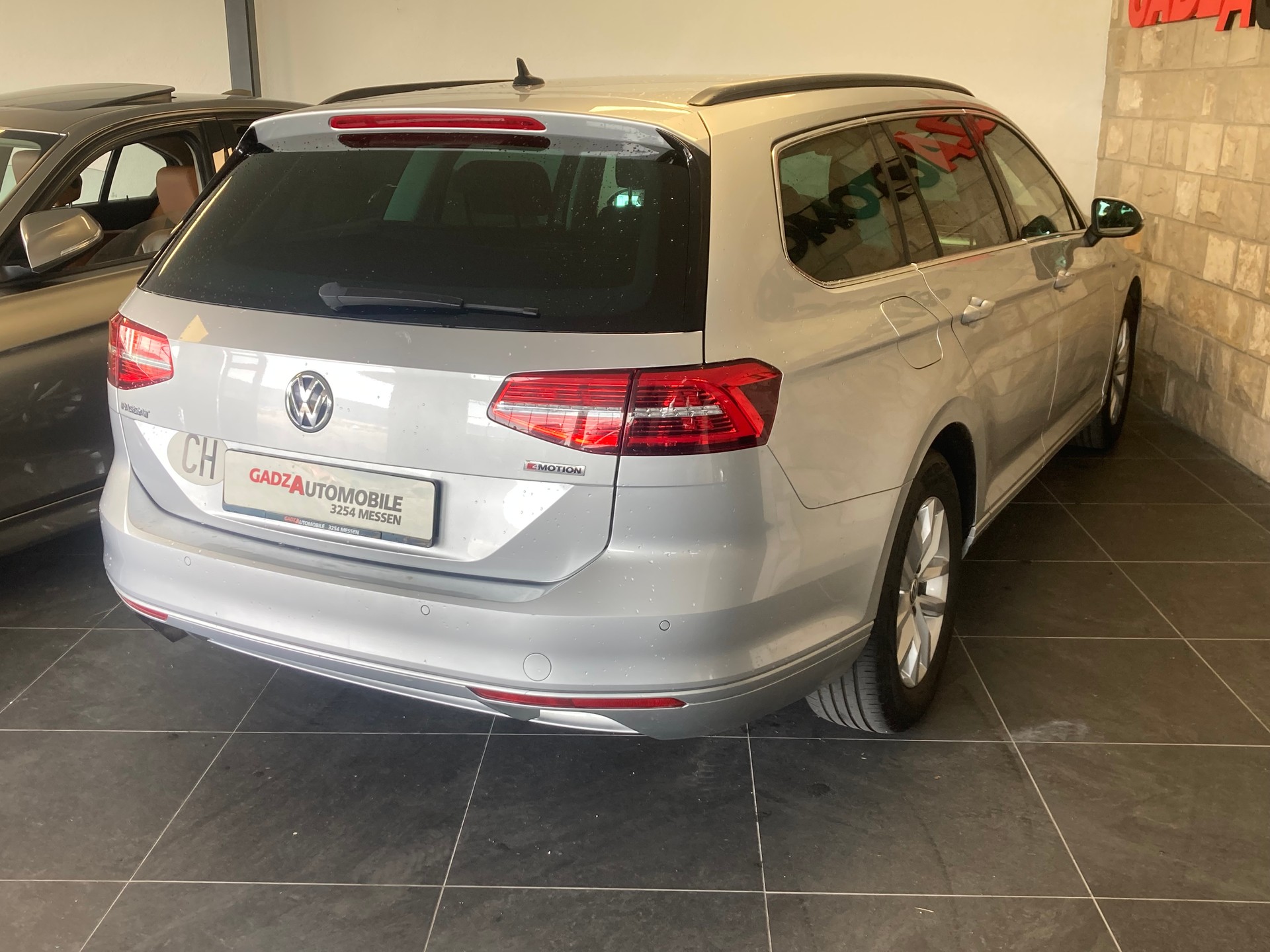 VW Passat Variant 2.0 TDI BMT Family DSG 4Motion-image-3