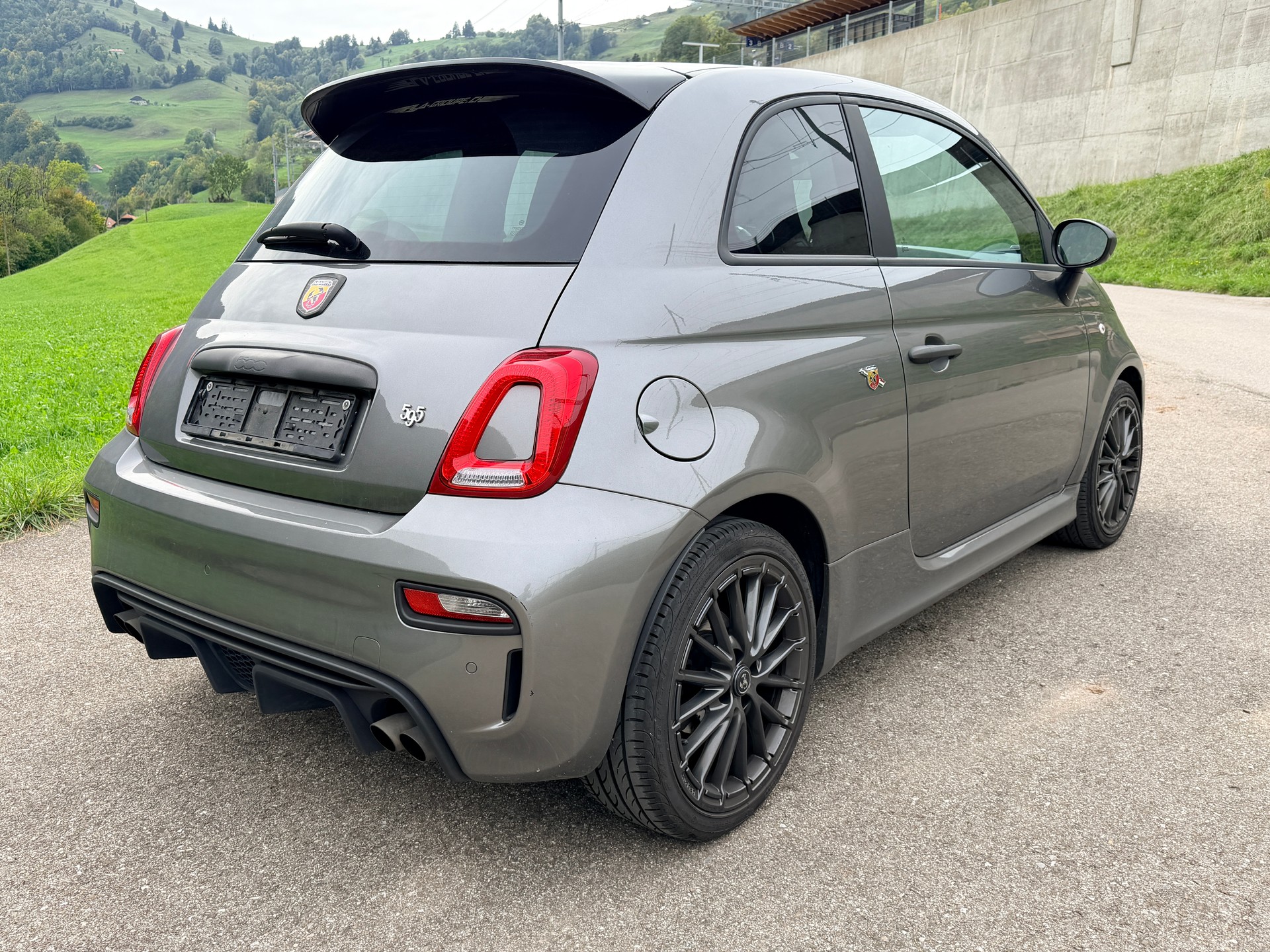 FIAT 595 1.4 16V Turbo Abarth 595 Grand Prix Edition-image-3