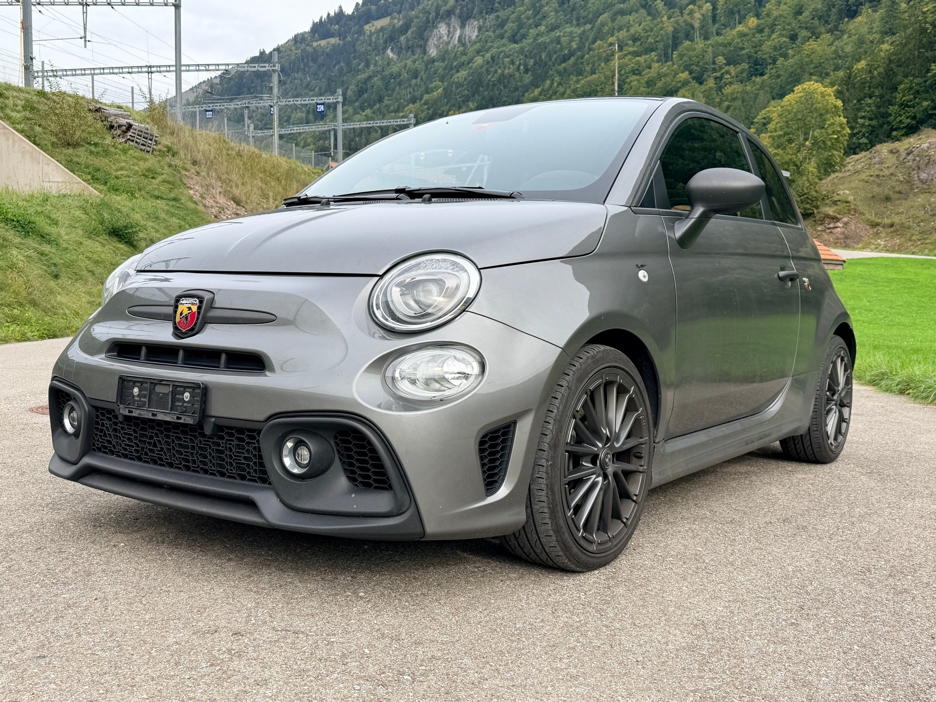 FIAT 595 1.4 16V Turbo Abarth 595 Grand Prix Edition-image-1
