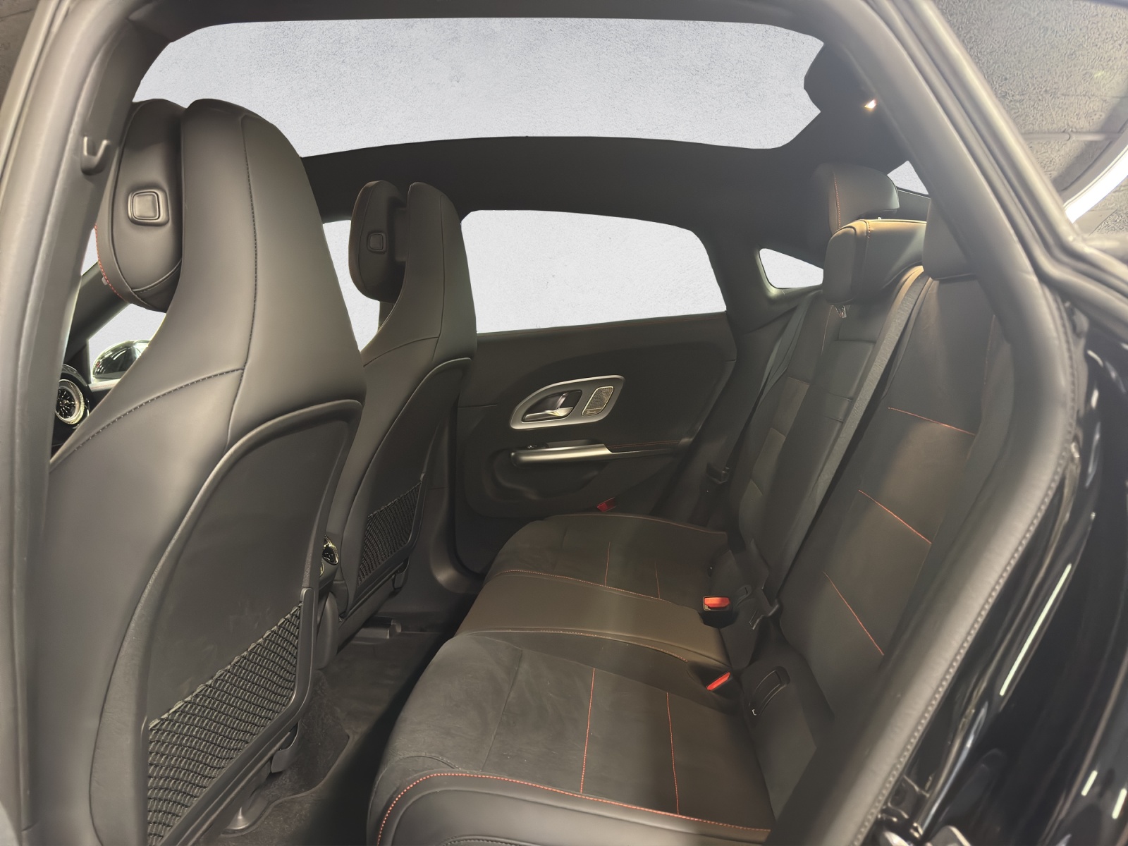MERCEDES-BENZ CLA 350 AMG Line 4Matic EQ-image-13