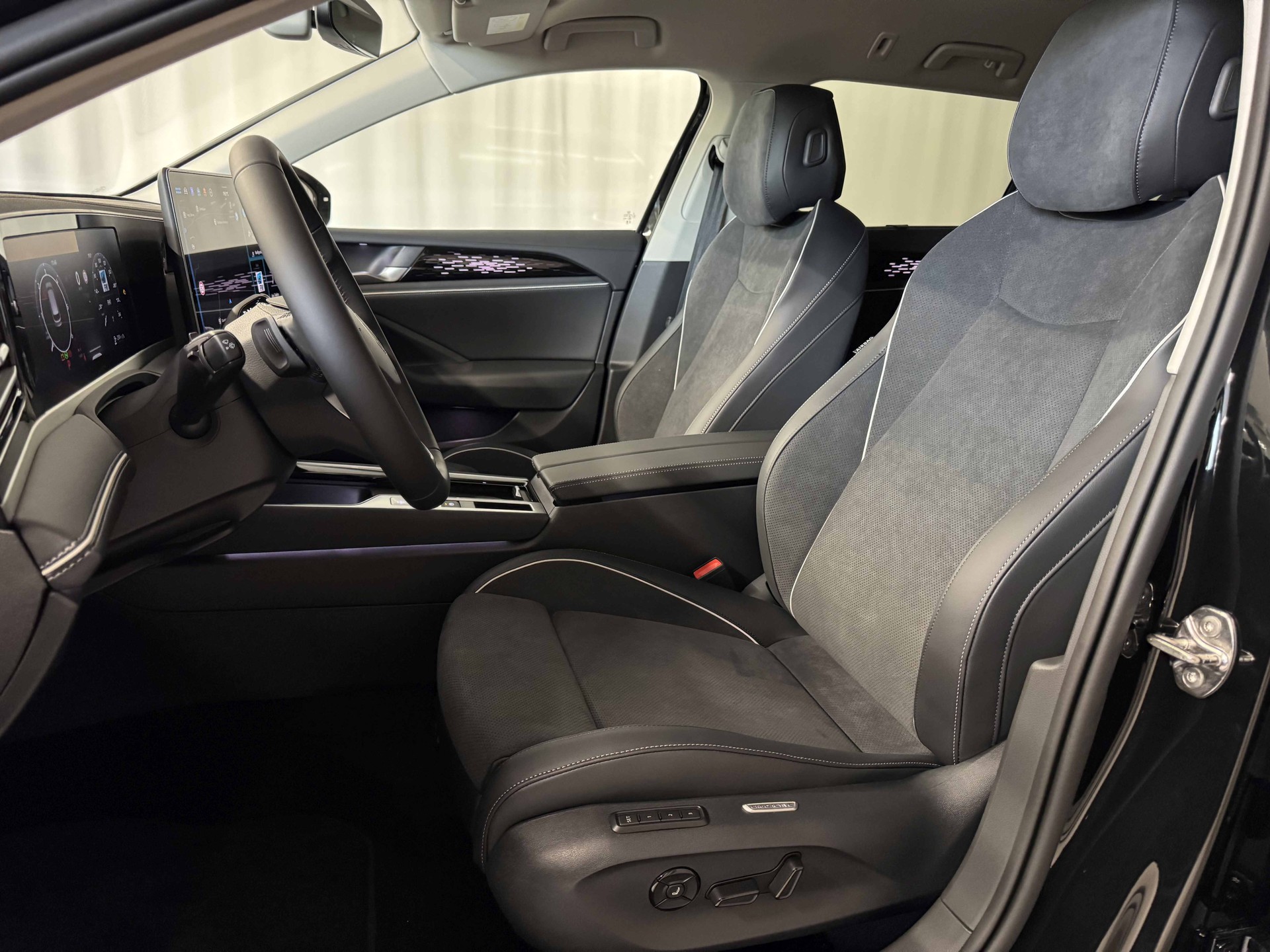 VW Passat Variant 2.0 TDI evo Elegance 4 Motion DSG-image-8