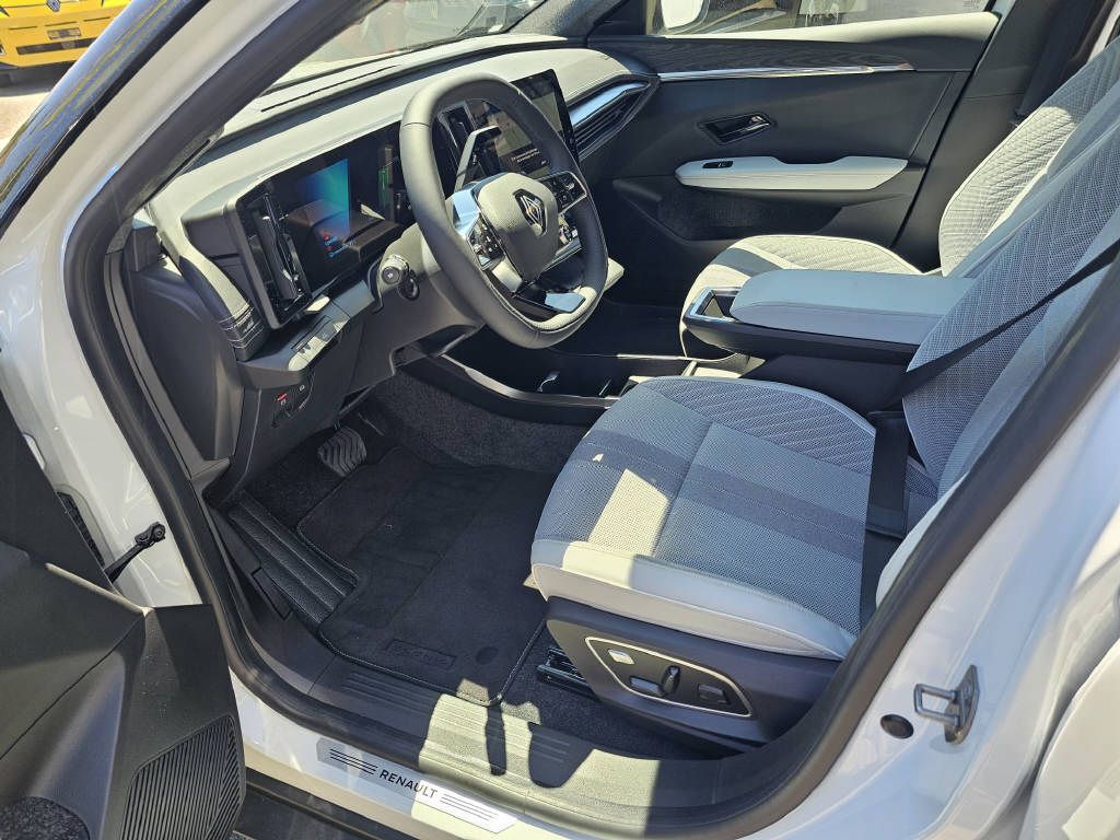 RENAULT Scénic E-Tech iconic-image-5