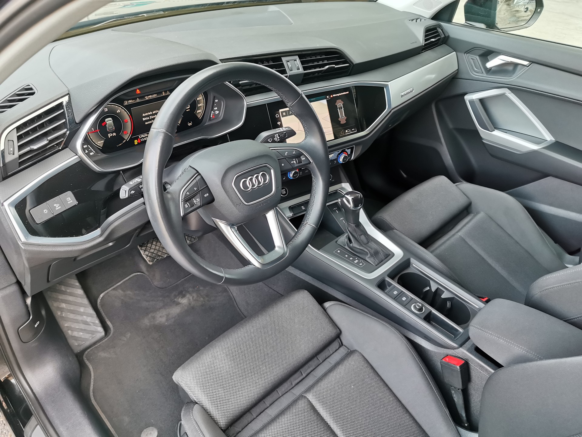 AUDI Q3 35 TDI S line quattro S-tronic-image-5
