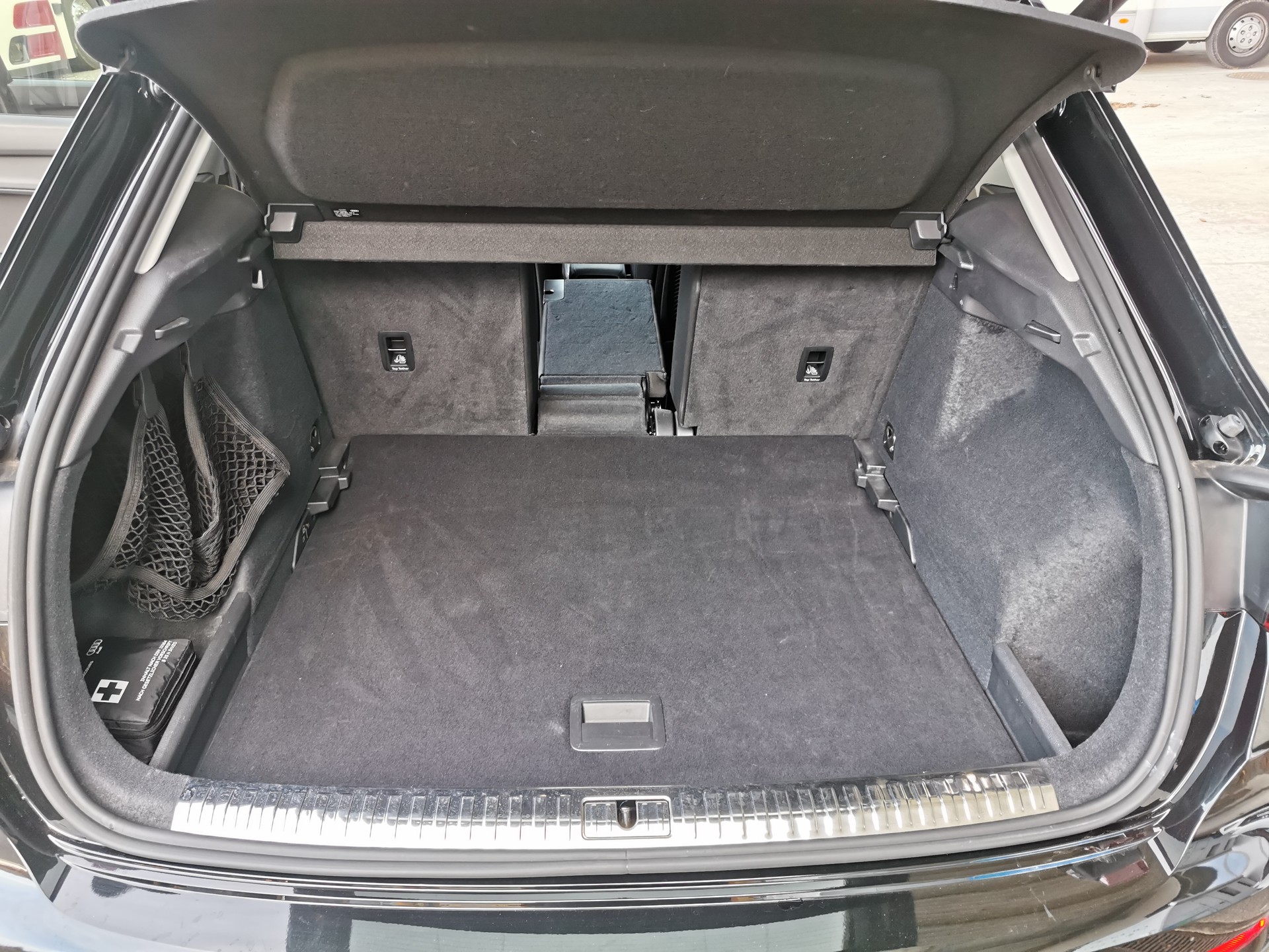 AUDI Q3 35 TDI S line quattro S-tronic-image-12