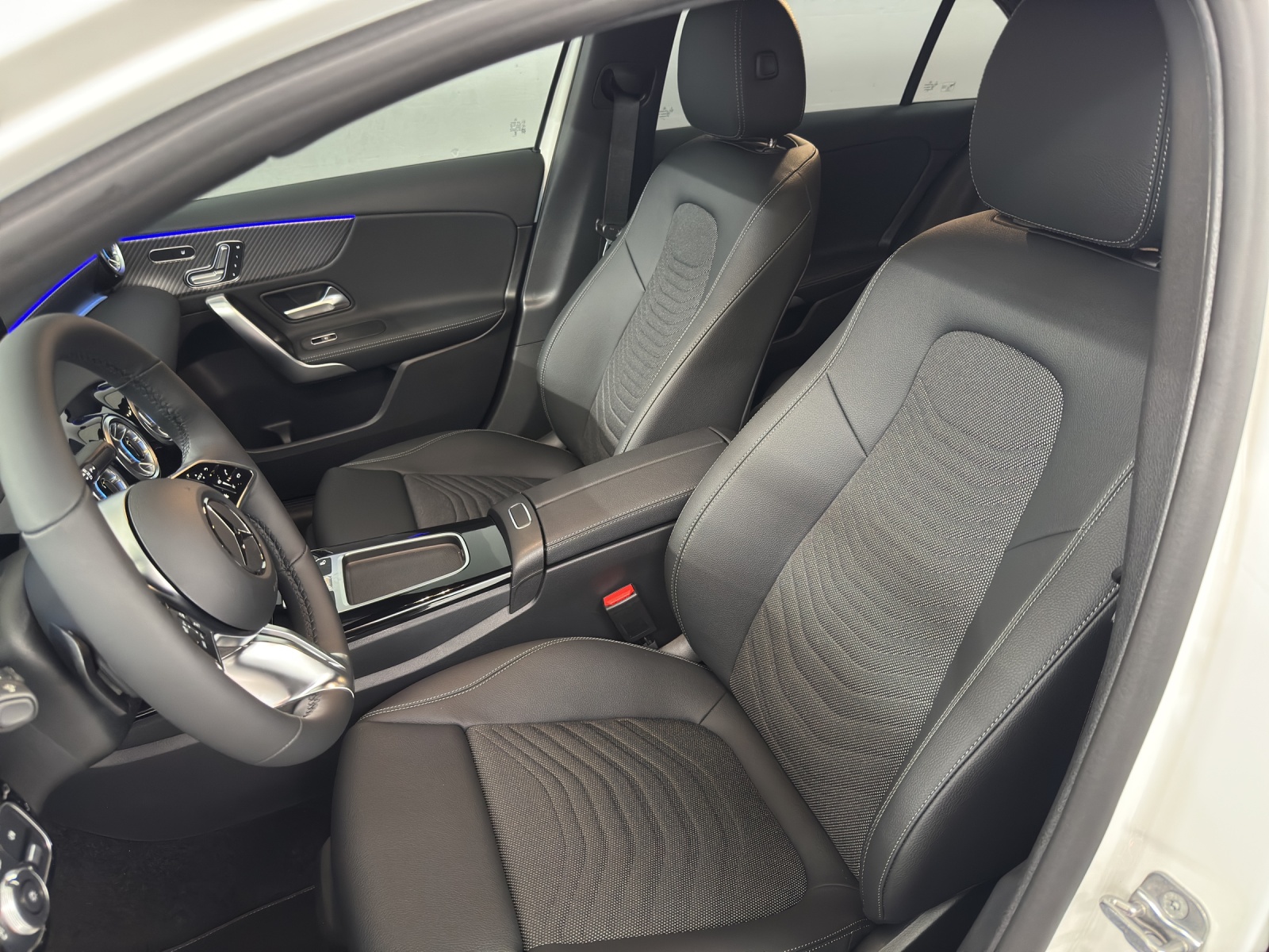 MERCEDES-BENZ A 200 Night Star-image-12