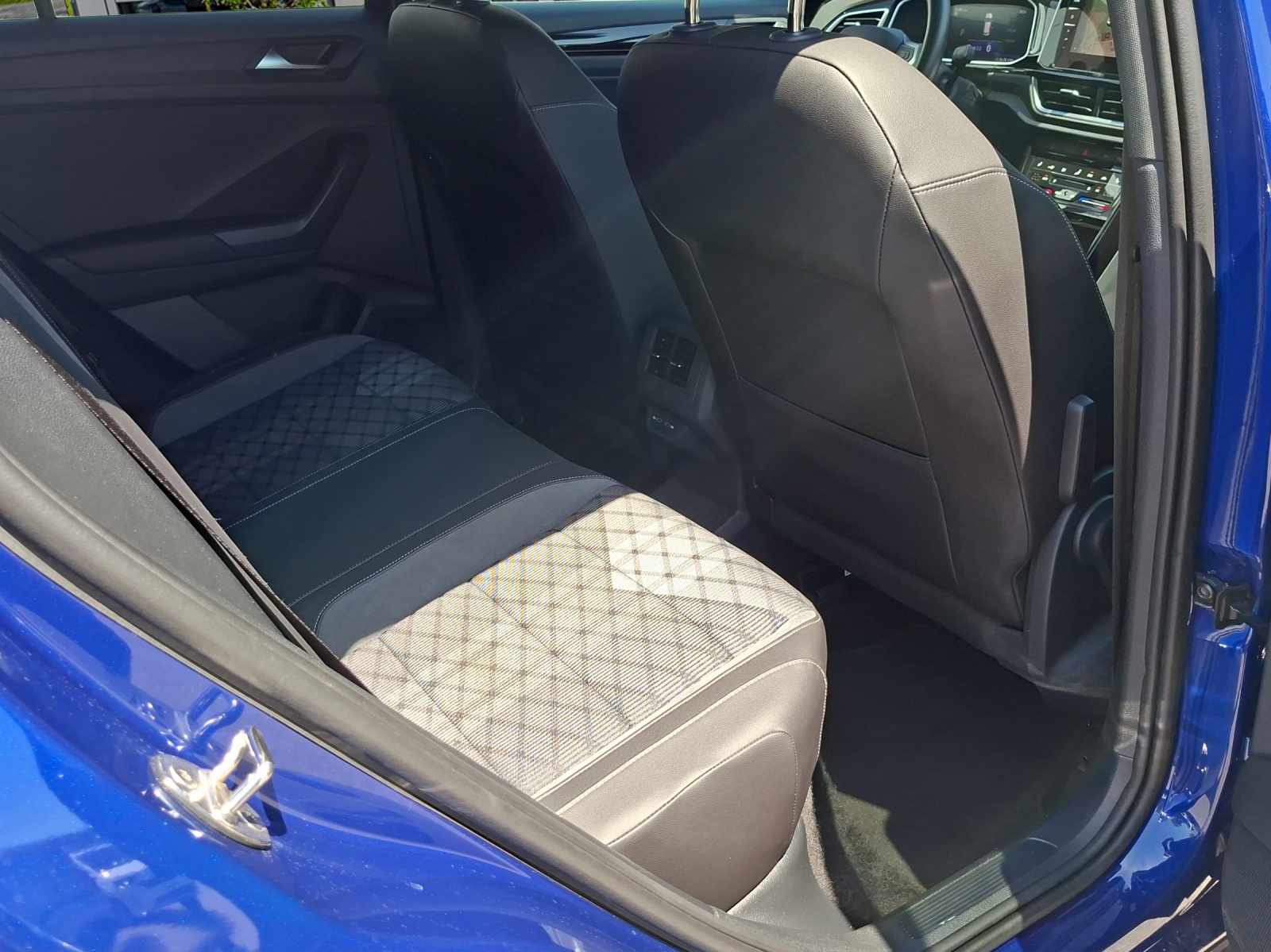 VW T-Roc 2.0 TSI R-Line DSG 4Motion-image-13
