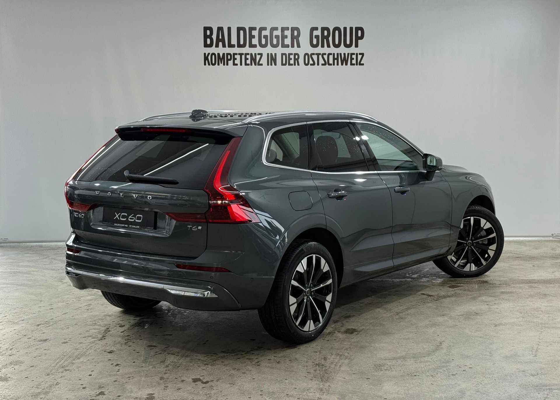 VOLVO XC60 2.0 T6 TE Ultra Bright eA-showroom-element-2