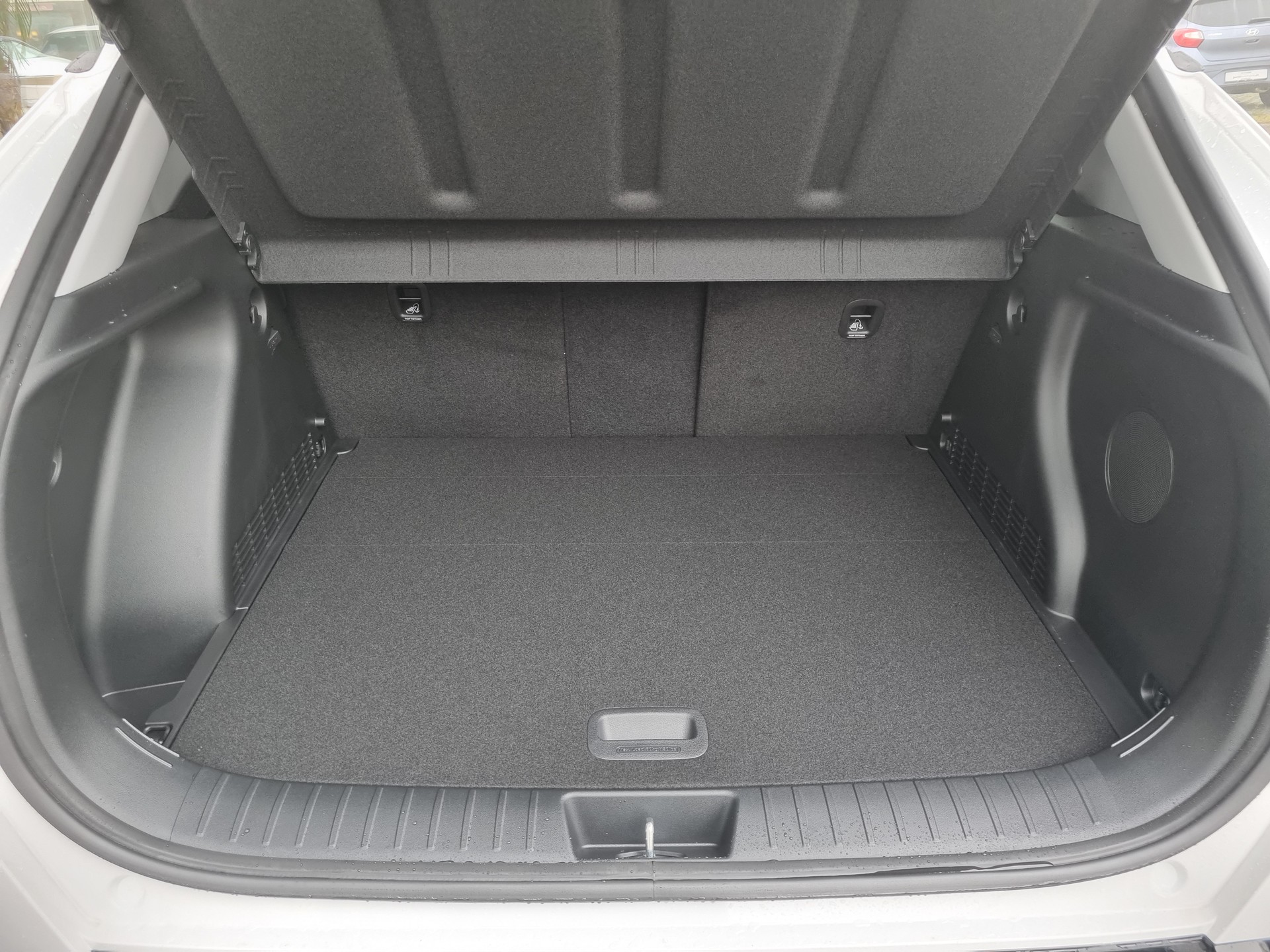 HYUNDAI Kona EV 65.4 kWh Vertex-image-5