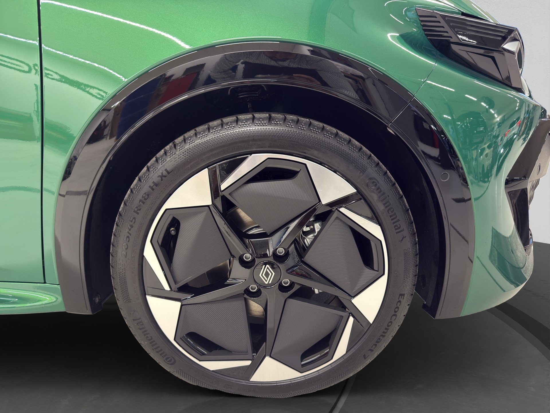 RENAULT Clio 1.8 E-Tech Techno-image-18