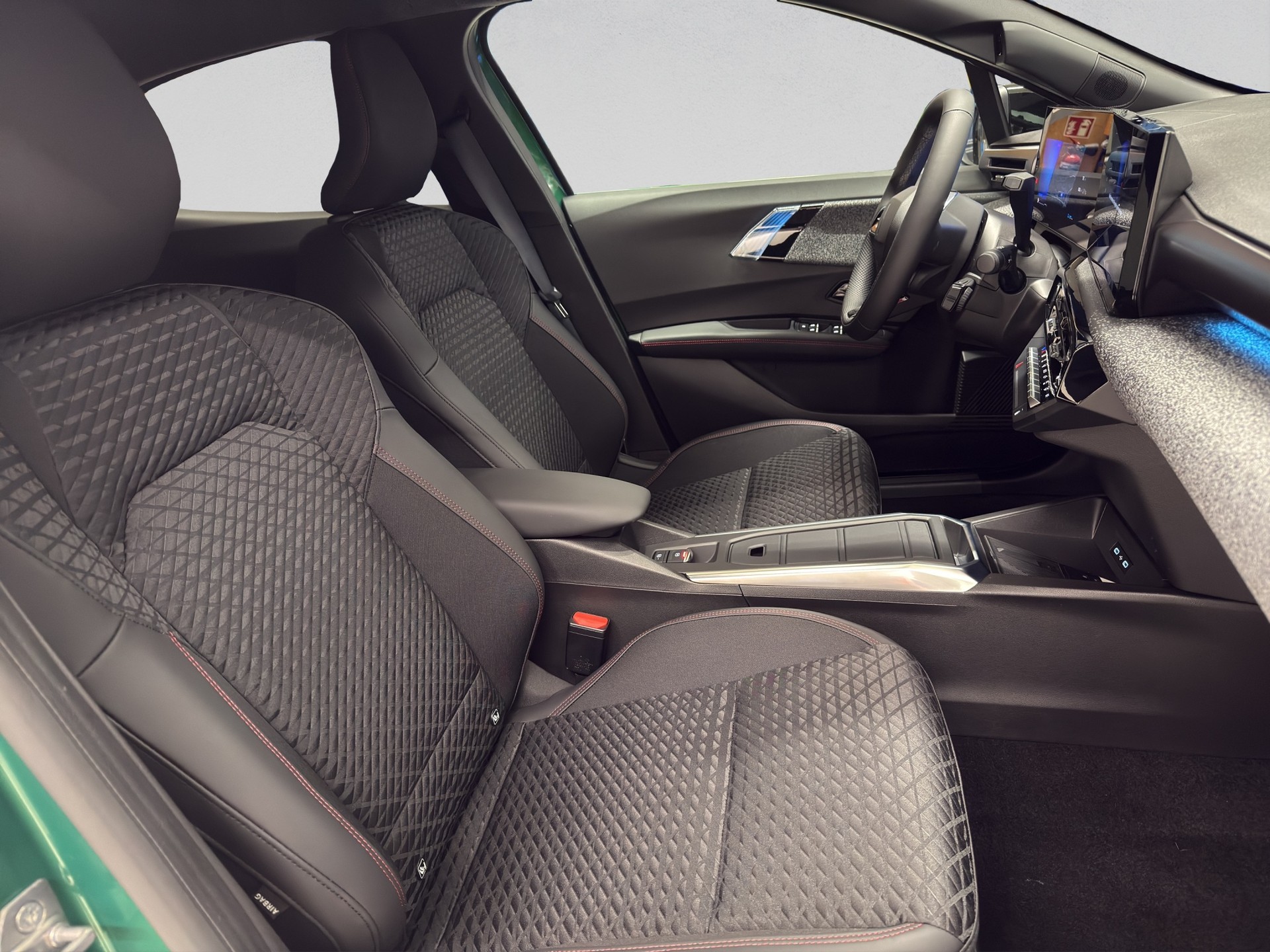 RENAULT Clio 1.8 E-Tech Techno-image-16