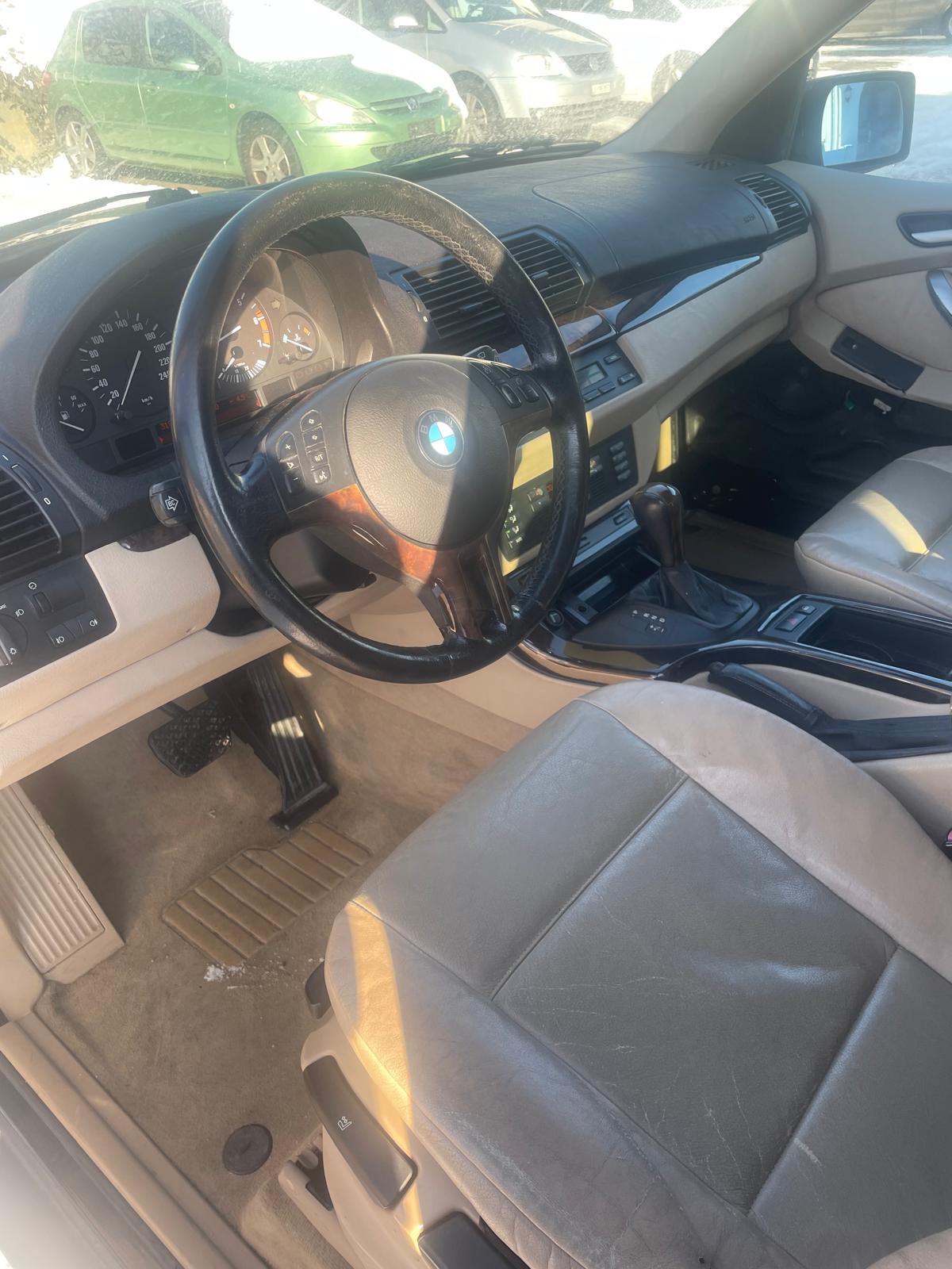 BMW X5 4.4i-image-9