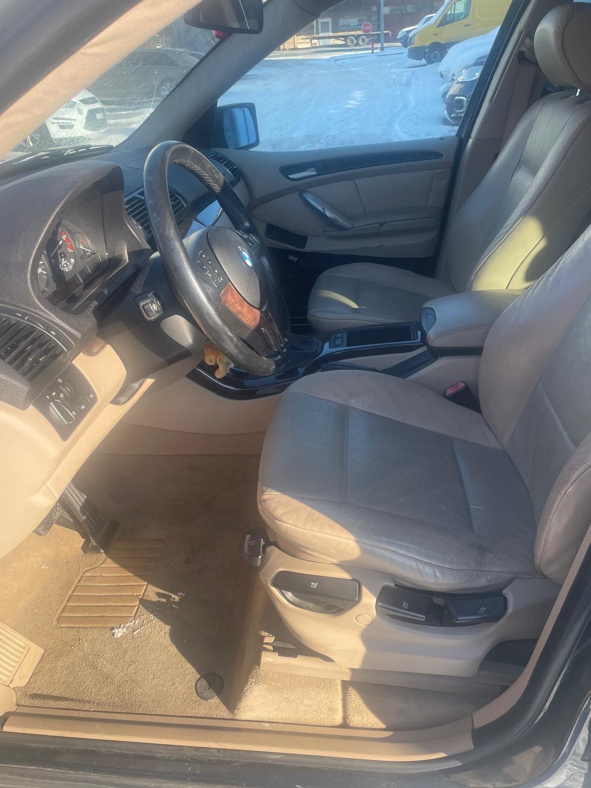 BMW X5 4.4i-image-8
