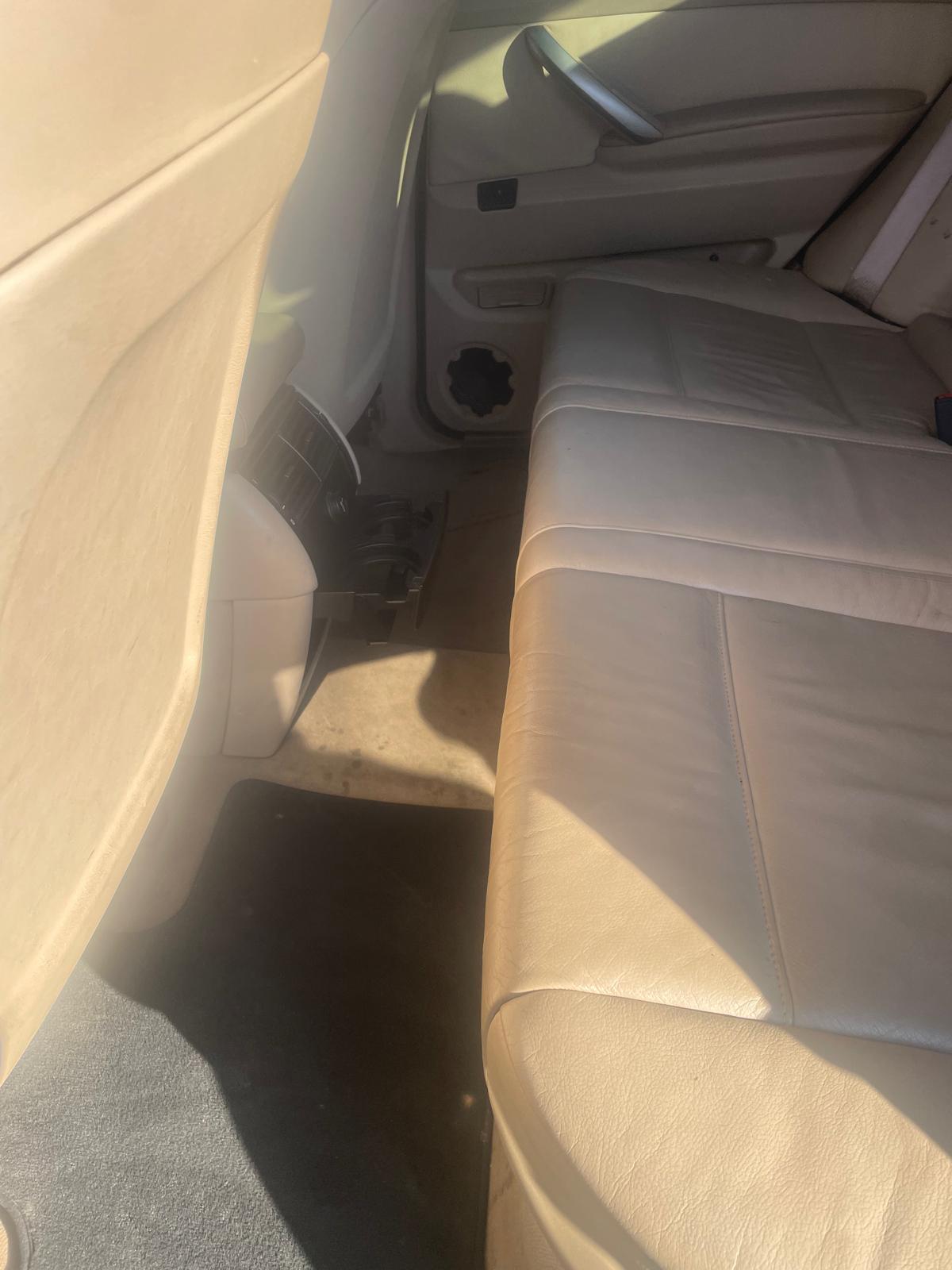 BMW X5 4.4i-image-7