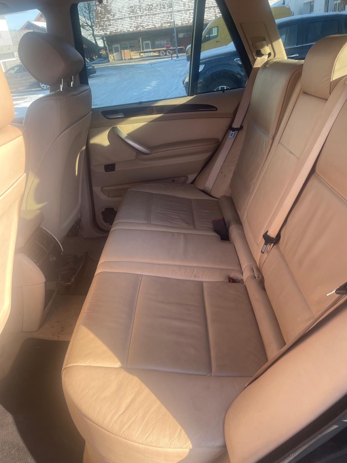 BMW X5 4.4i-image-10