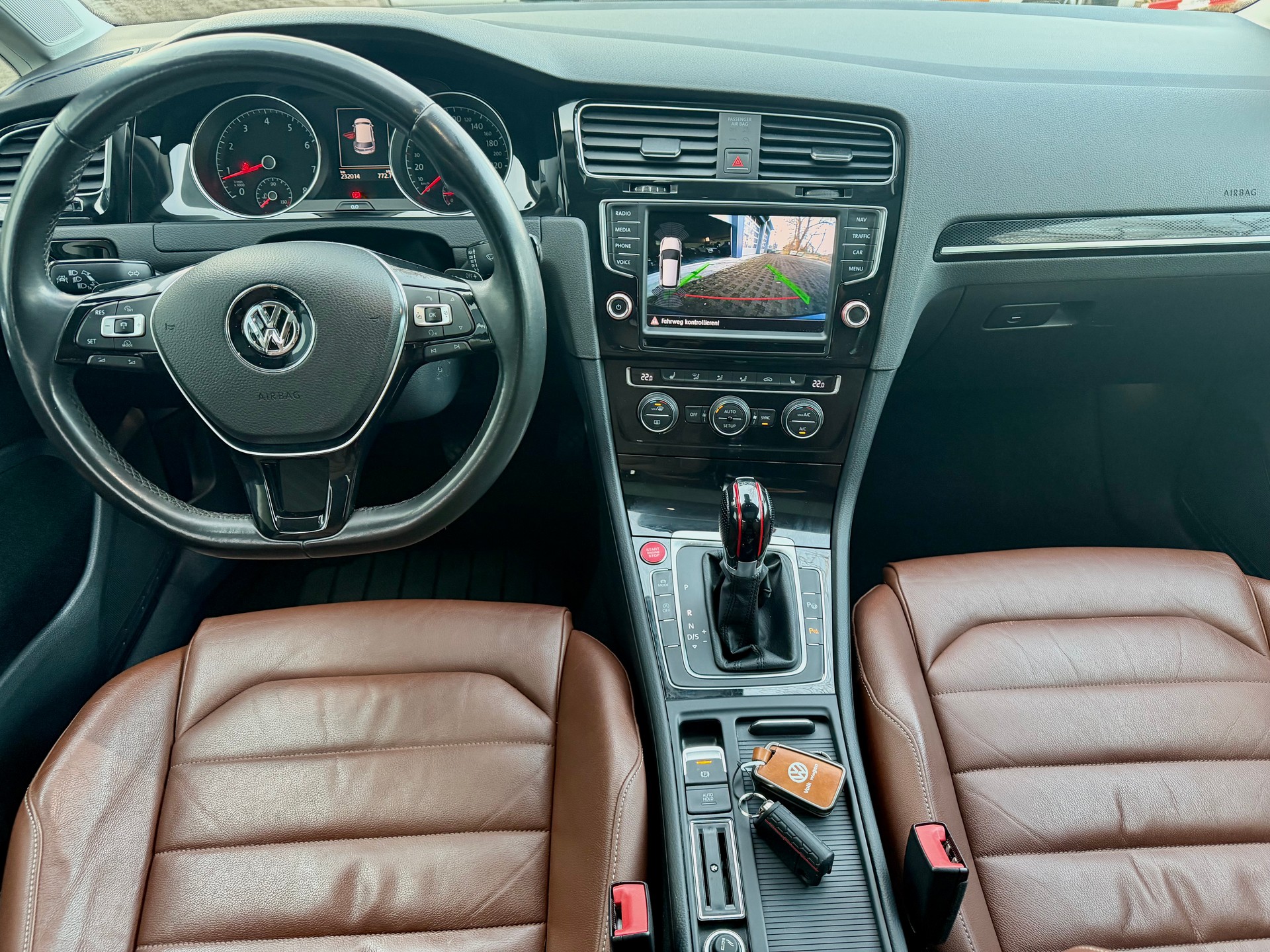 VW Golf 1.4 TSI Highline DSG - Panorama - Leder - ACC - LED - Rückfahrkamera --image-7