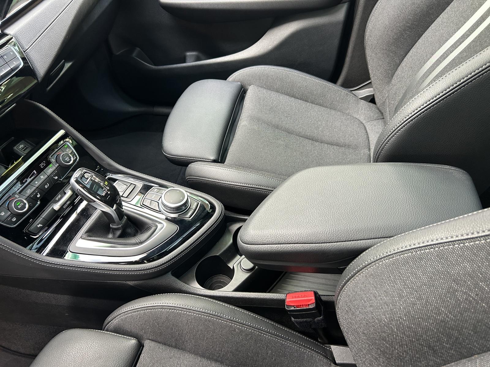 BMW 220d xDrive SAG Active Tourer-image-18