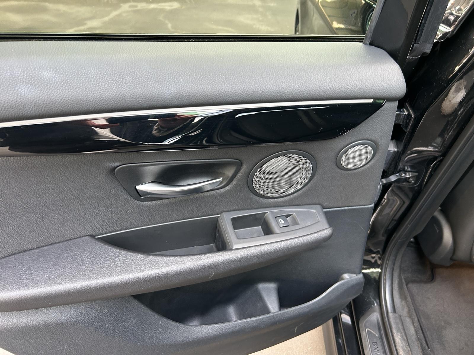 BMW 220d xDrive SAG Active Tourer-image-22