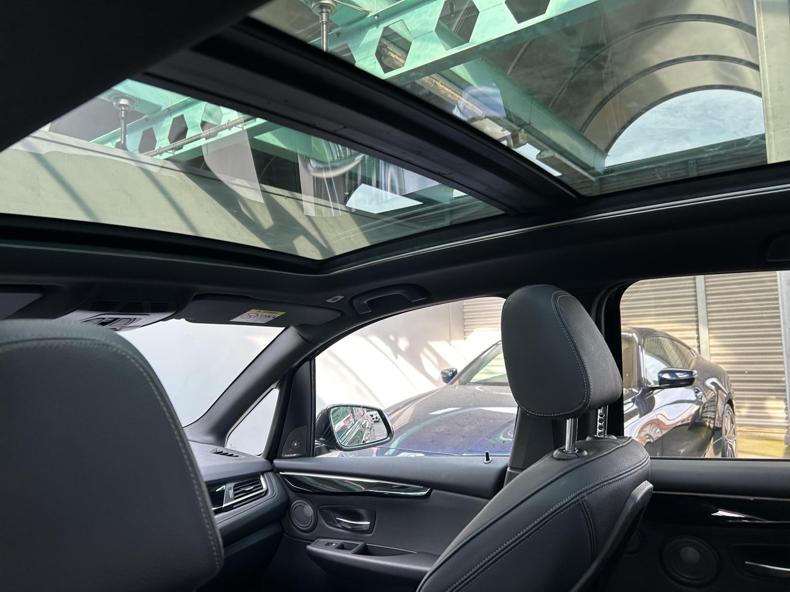 BMW 220d xDrive SAG Active Tourer-image-24