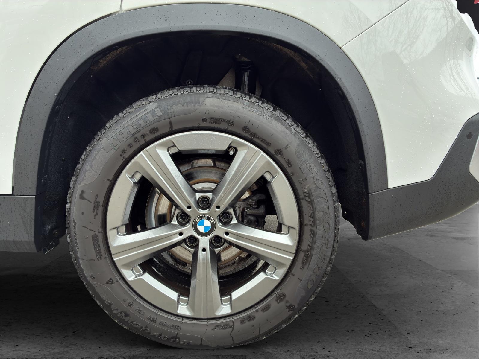 BMW X1 18i sDrive-image-6