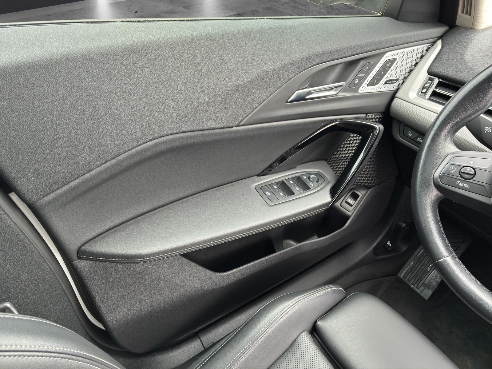 BMW X1 18i sDrive-image-12