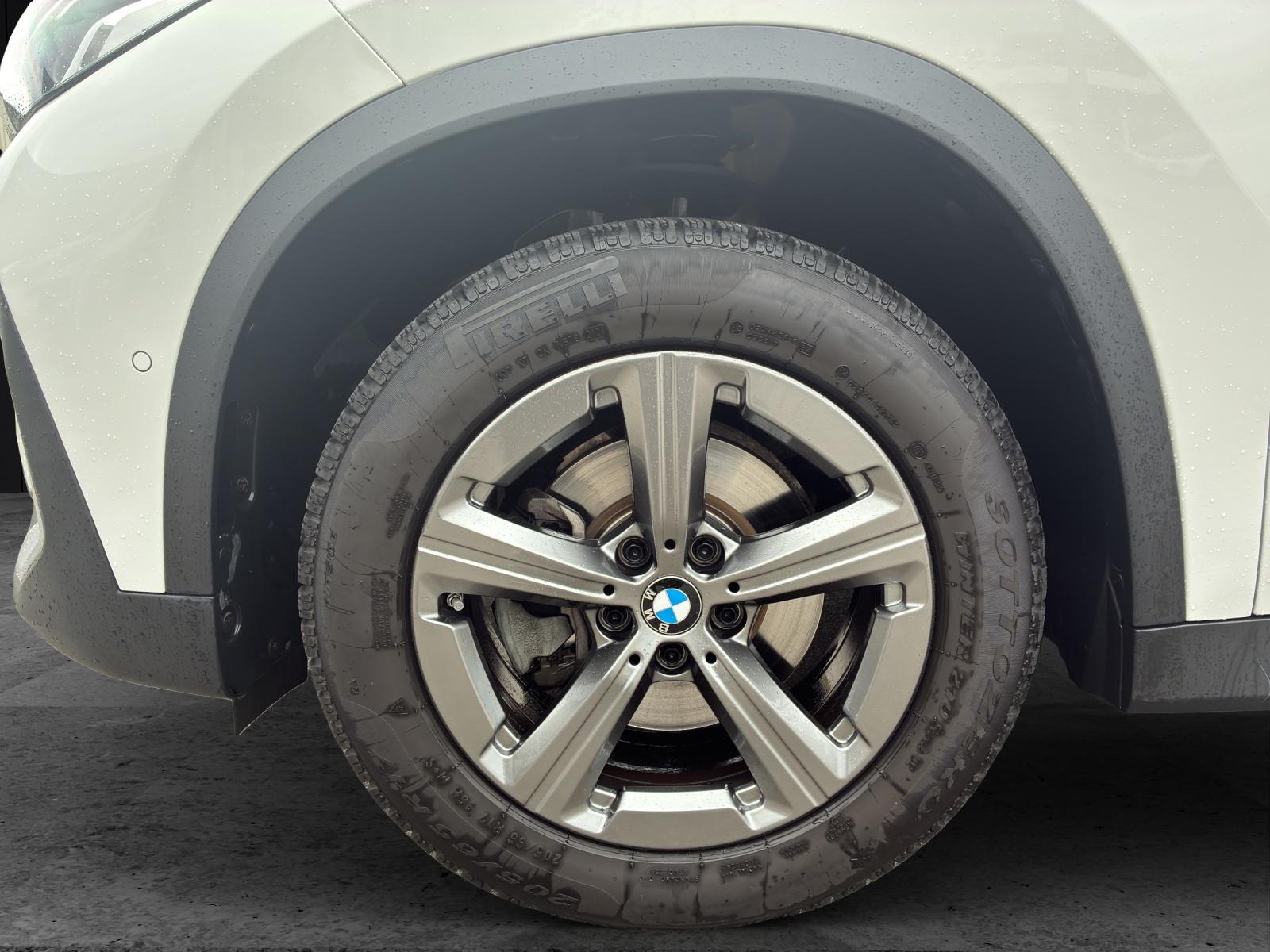 BMW X1 18i sDrive-image-4