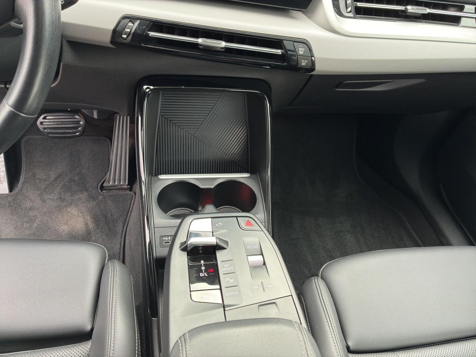 BMW X1 18i sDrive-image-16