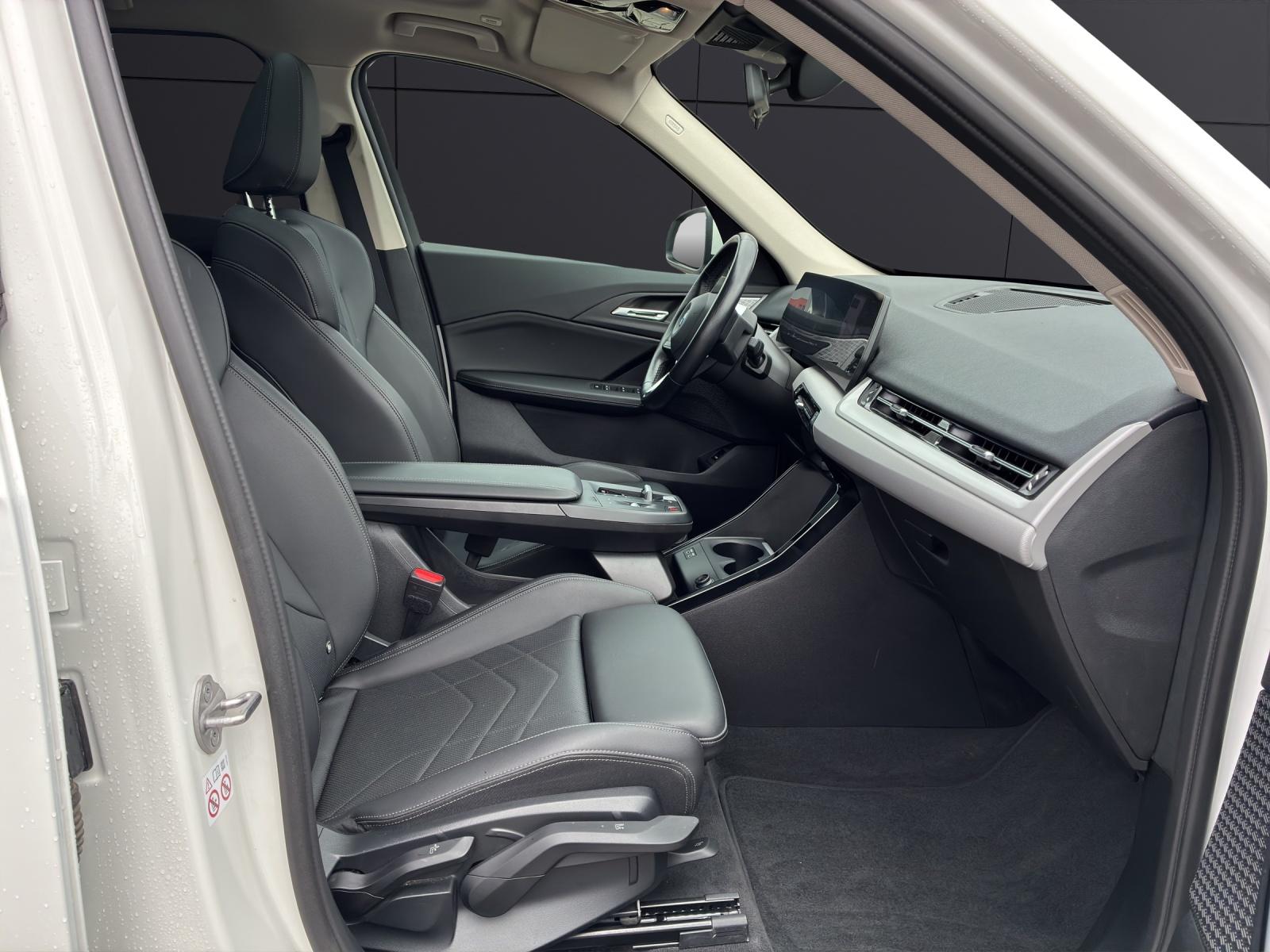 BMW X1 18i sDrive-image-10