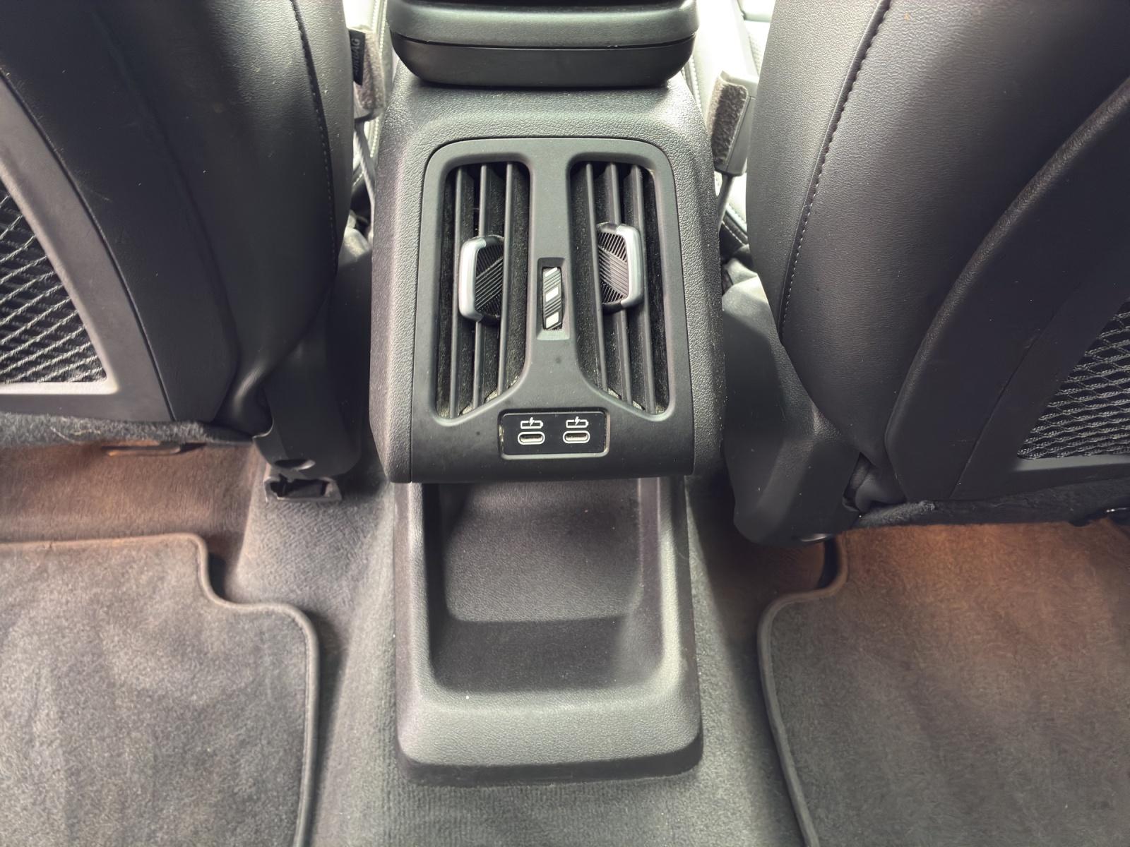 BMW X1 18i sDrive-image-19